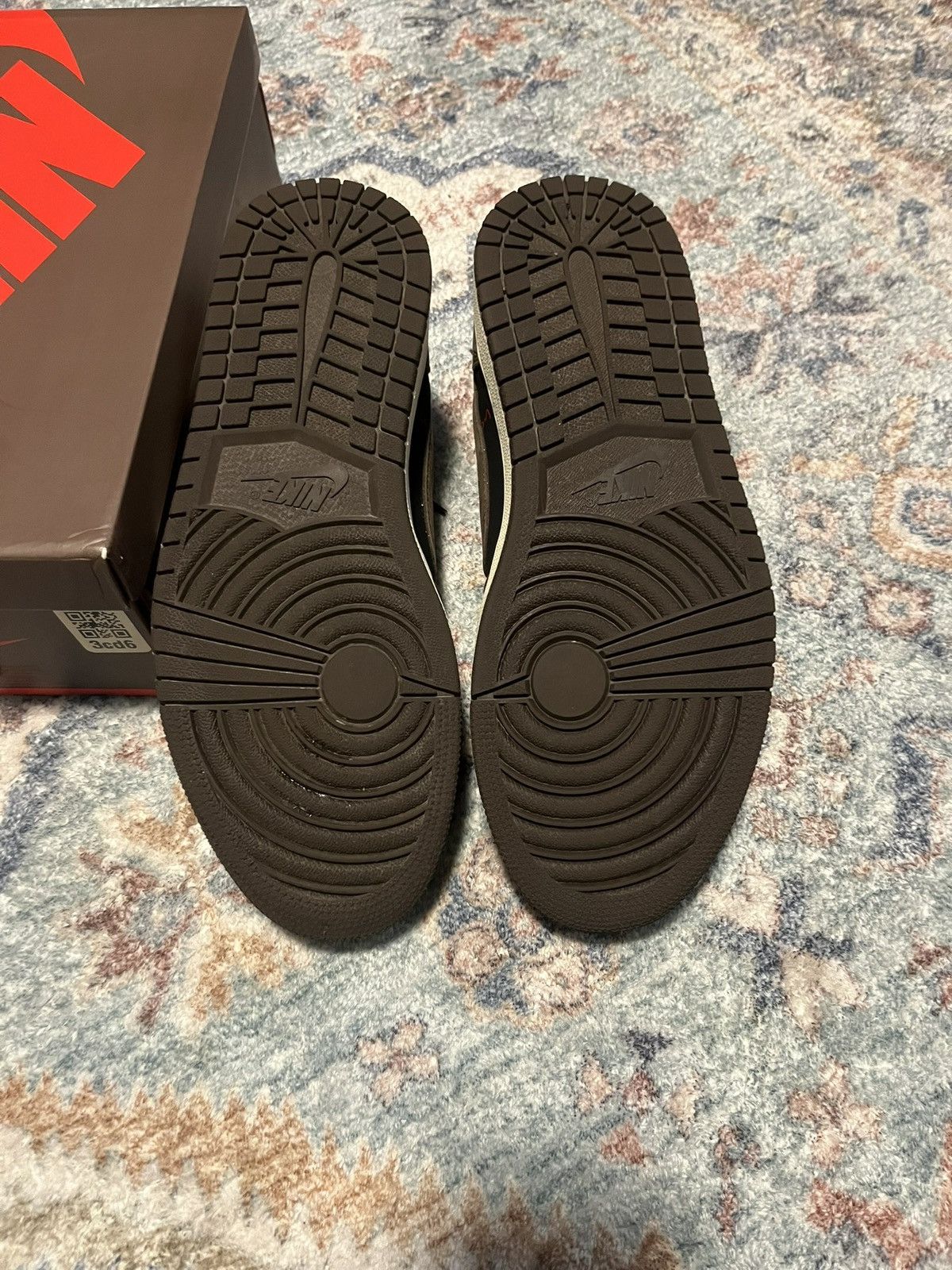 Nike × Travis Scott Travis Scott Jordan 1 Low “Mocha” Size US 8.5 / EU 41-42 - 5 Thumbnail