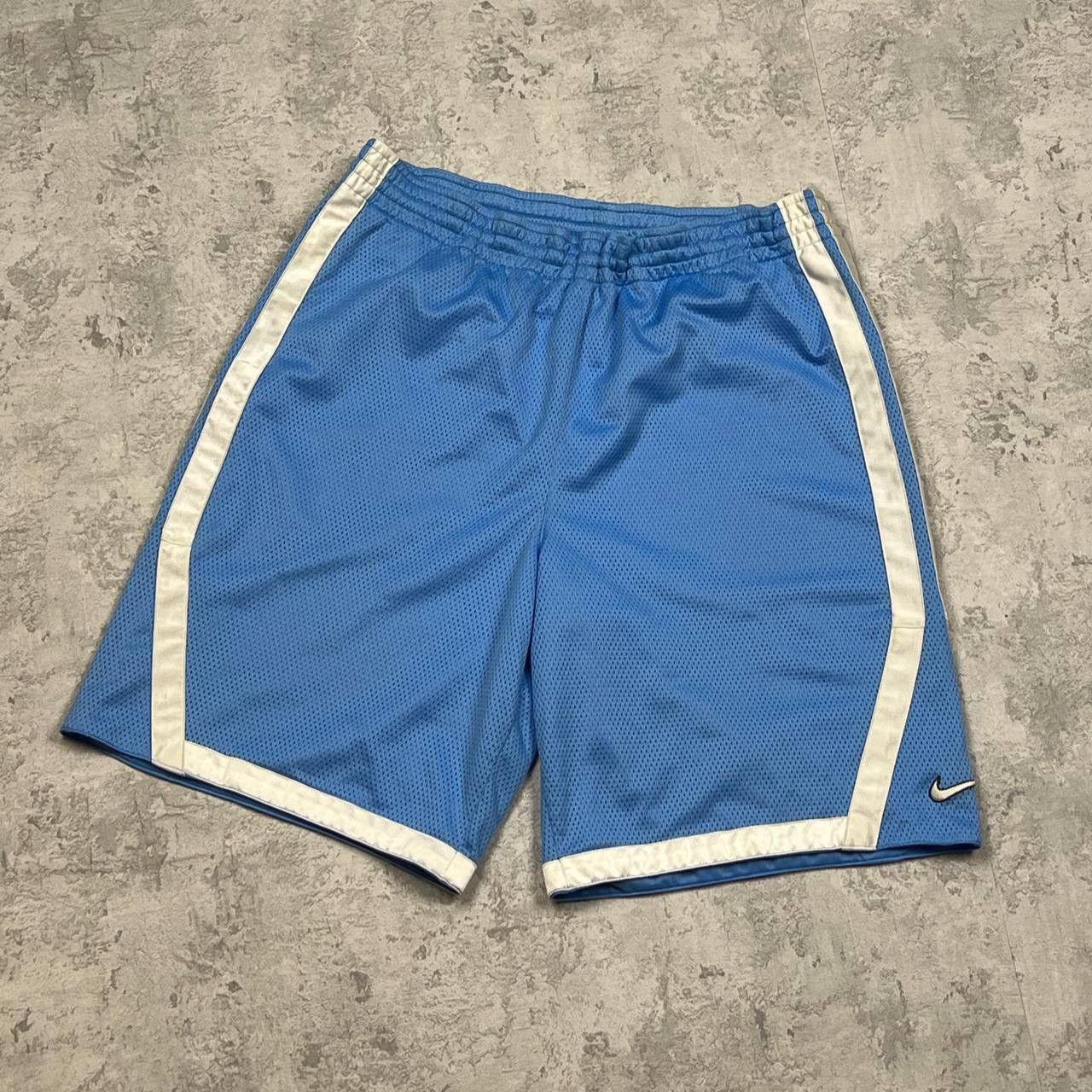 Nike Vintage Nike Shorts Basketball Size US 33 - 1 Thumbnail