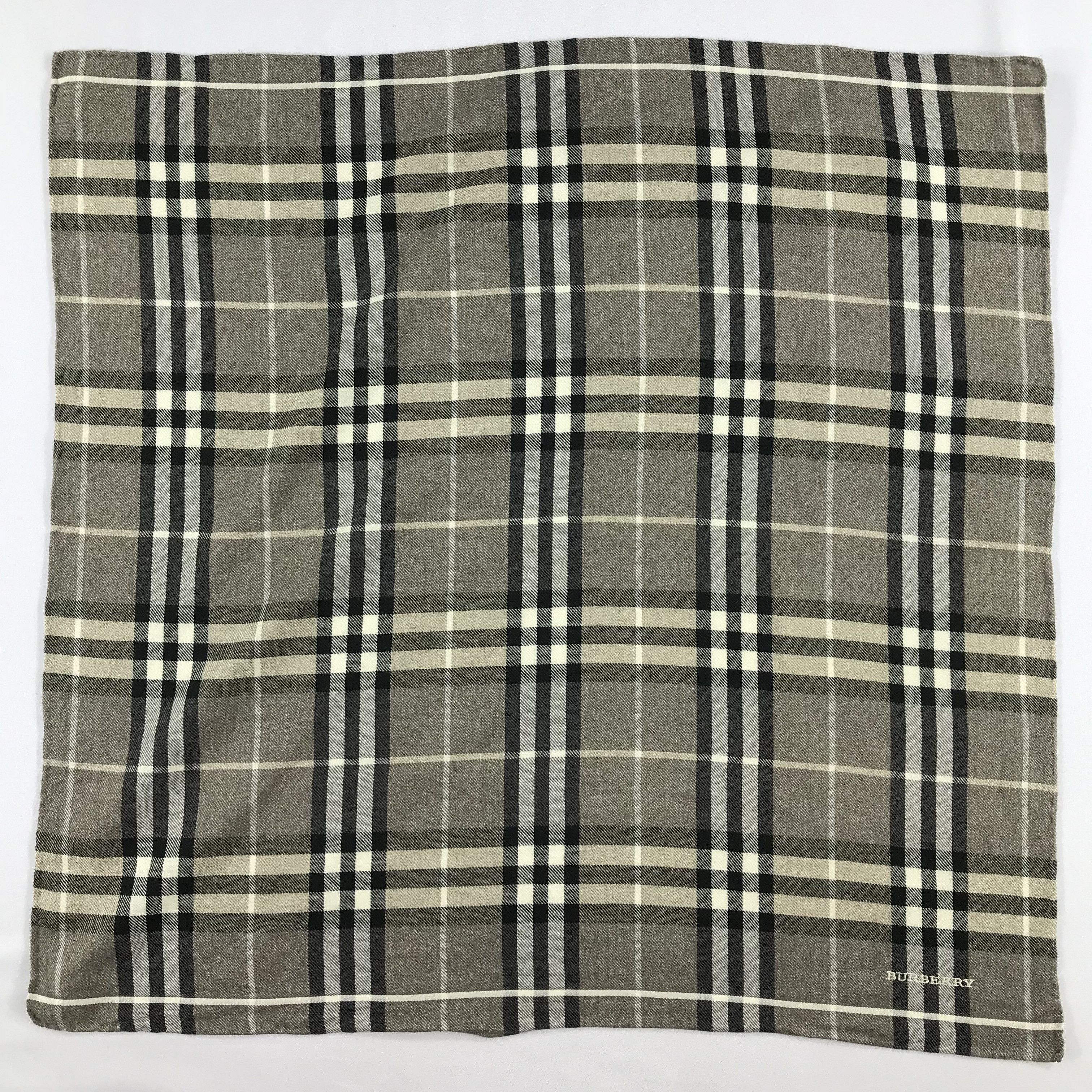 Burberry × Vintage Burberry Bandana / Handkerchief / Neckerchief - S2340 Size ONE SIZE - 1 Thumbnail