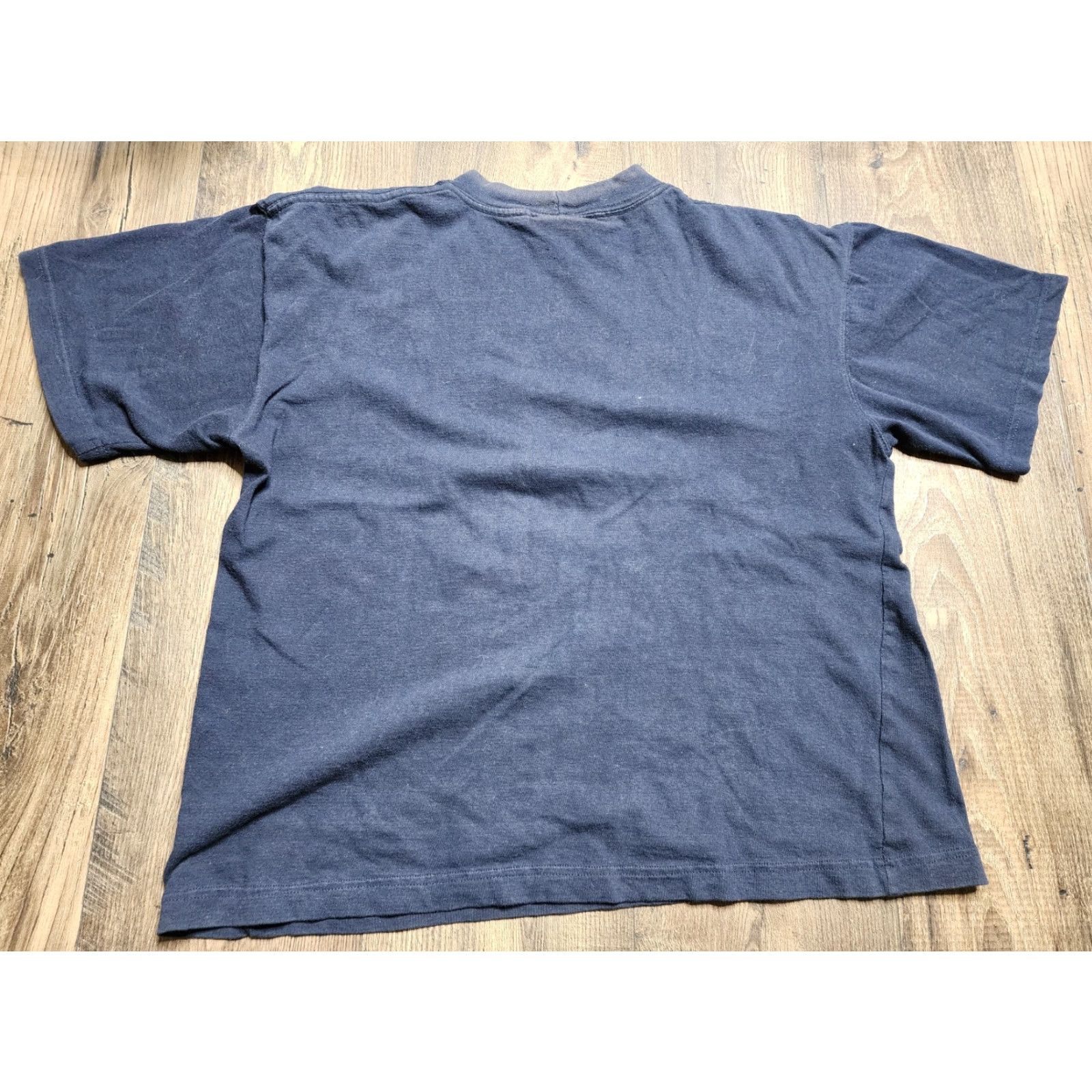Vintage VINTAGE Clarke Design Men's T-Shirt Adult Medium Blue 90s Animals Travel New Zealand Logo Size US M / EU 48-50 / 2 - 2 Thumbnail