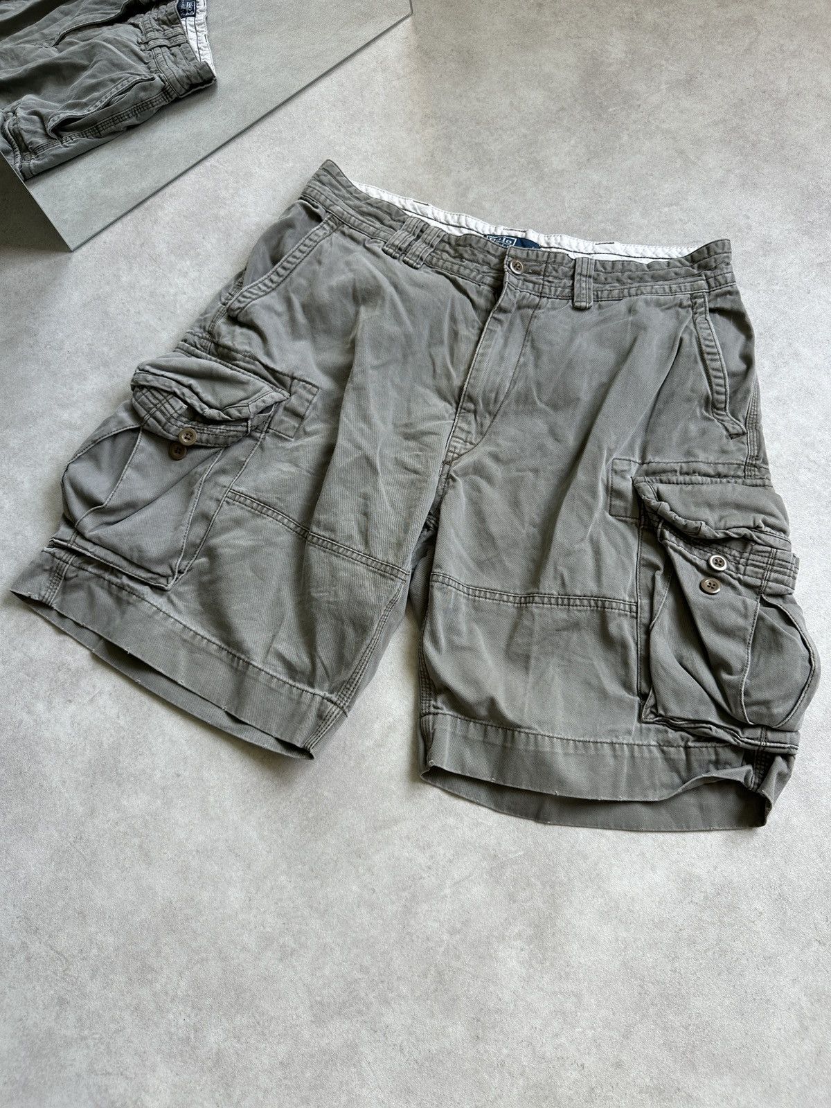 Polo Ralph Lauren Polo Ralph Lauren utility cargo chino shorts with worn look Size US 36 / EU 52 - 1 Thumbnail