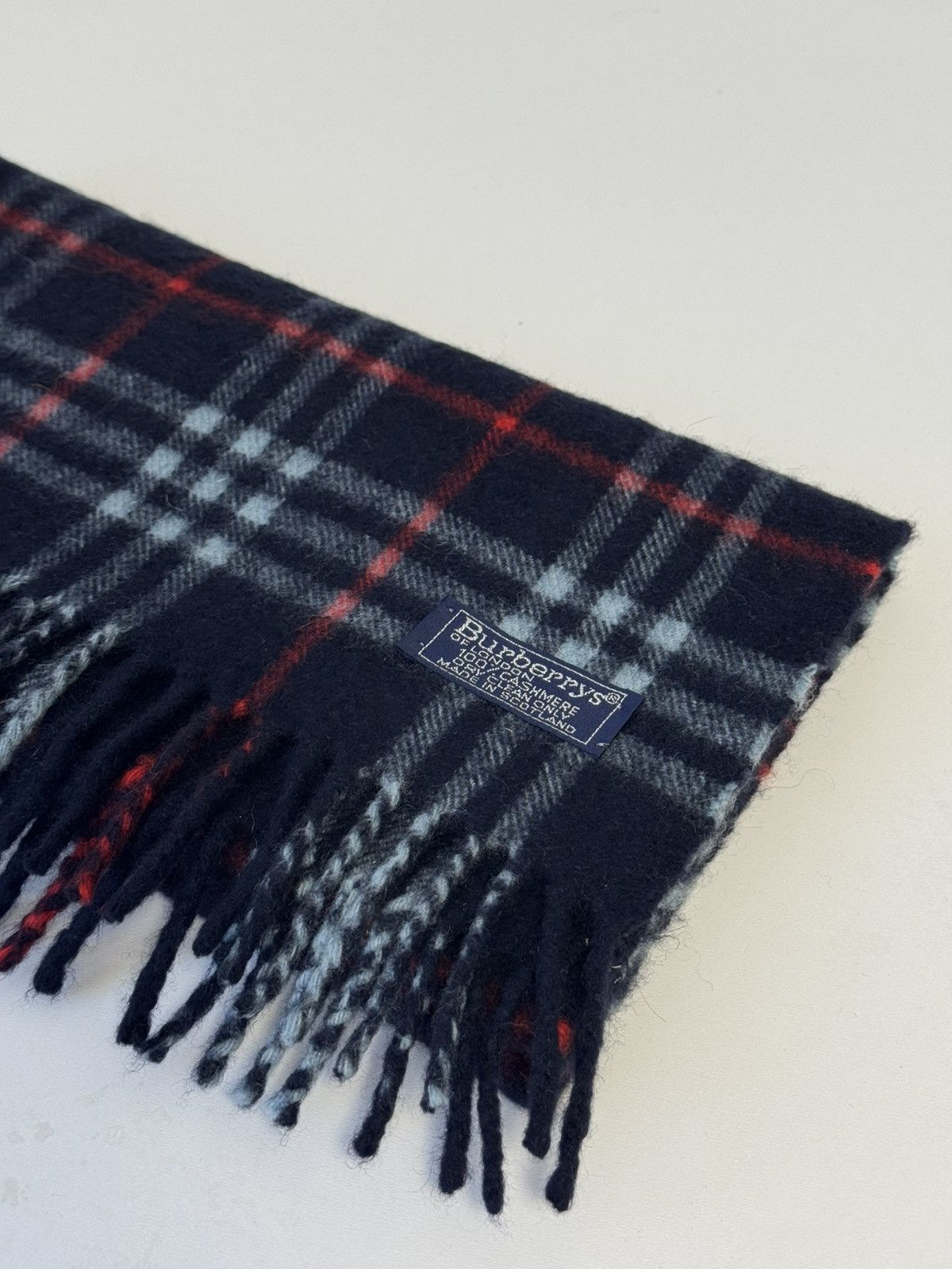 Burberry Burberry 100% Cashmere Scarf Nova Check Navy Fringe Luxury Size ONE SIZE - 2 Thumbnail
