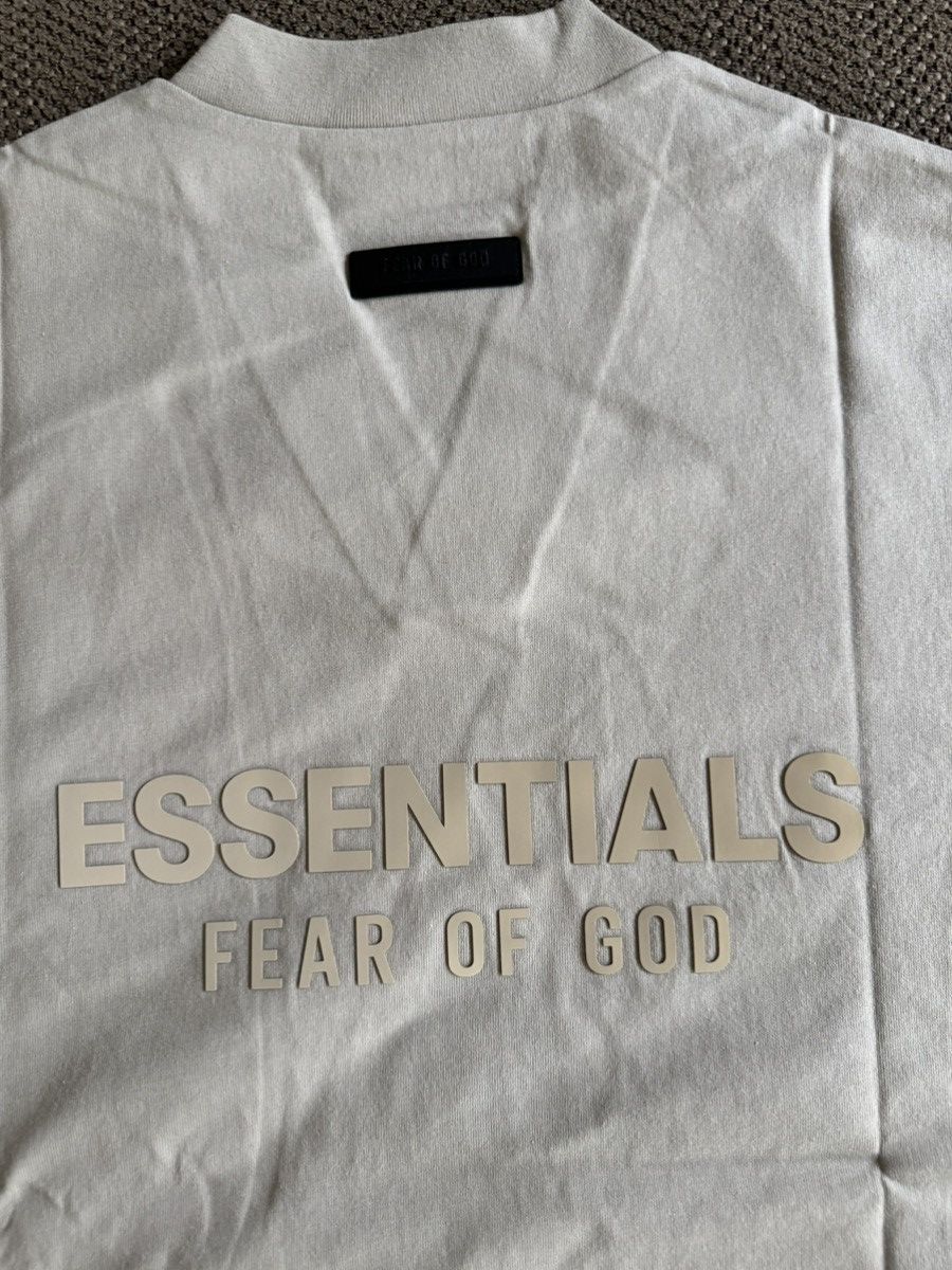 Essentials Essentials Fear of God V-Neck Tee Silver Cloud Large Size US L / EU 52-54 / 3 - 4 Thumbnail