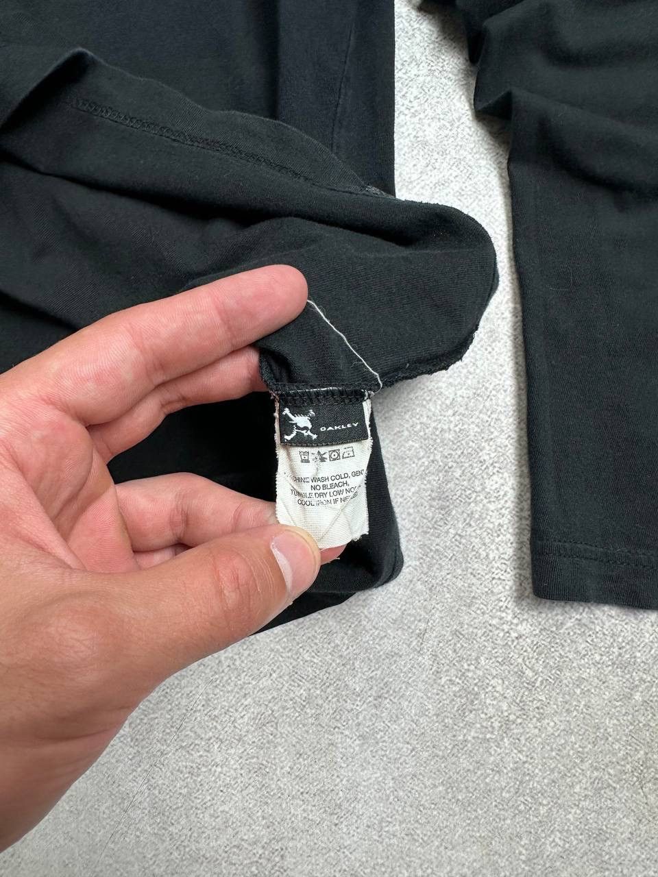 Vintage Vintage Oakley Software Archival Boxy Longsleeve Y2K XL Size US XL / EU 56 / 4 - 5 Thumbnail