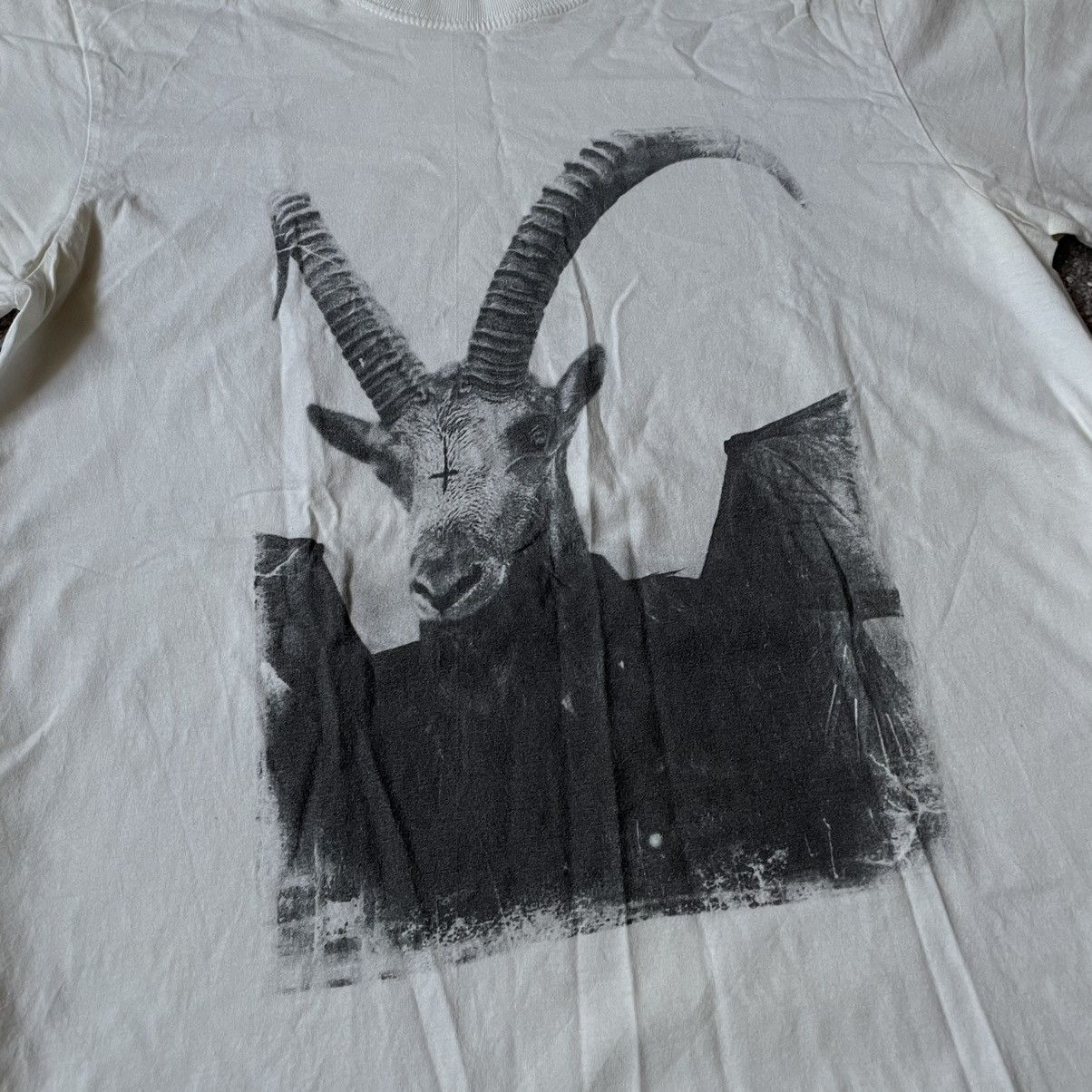 Band Tees Vintage 00S GOTH HORROR FACE CREEPY ABSTRACT ANGRY BONES Size US M / EU 48-50 / 2 - 3 Thumbnail