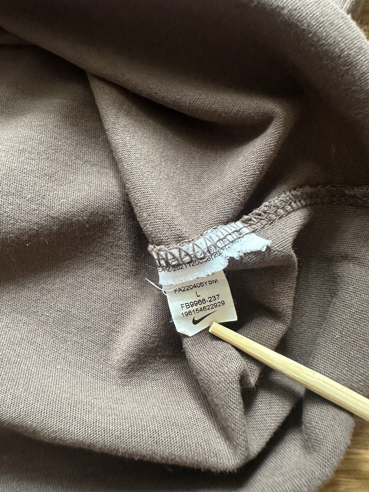Nike Nike center swoosh Oversized brown Tee vintage Y2K Size US L / EU 52-54 / 3 - 6 Thumbnail