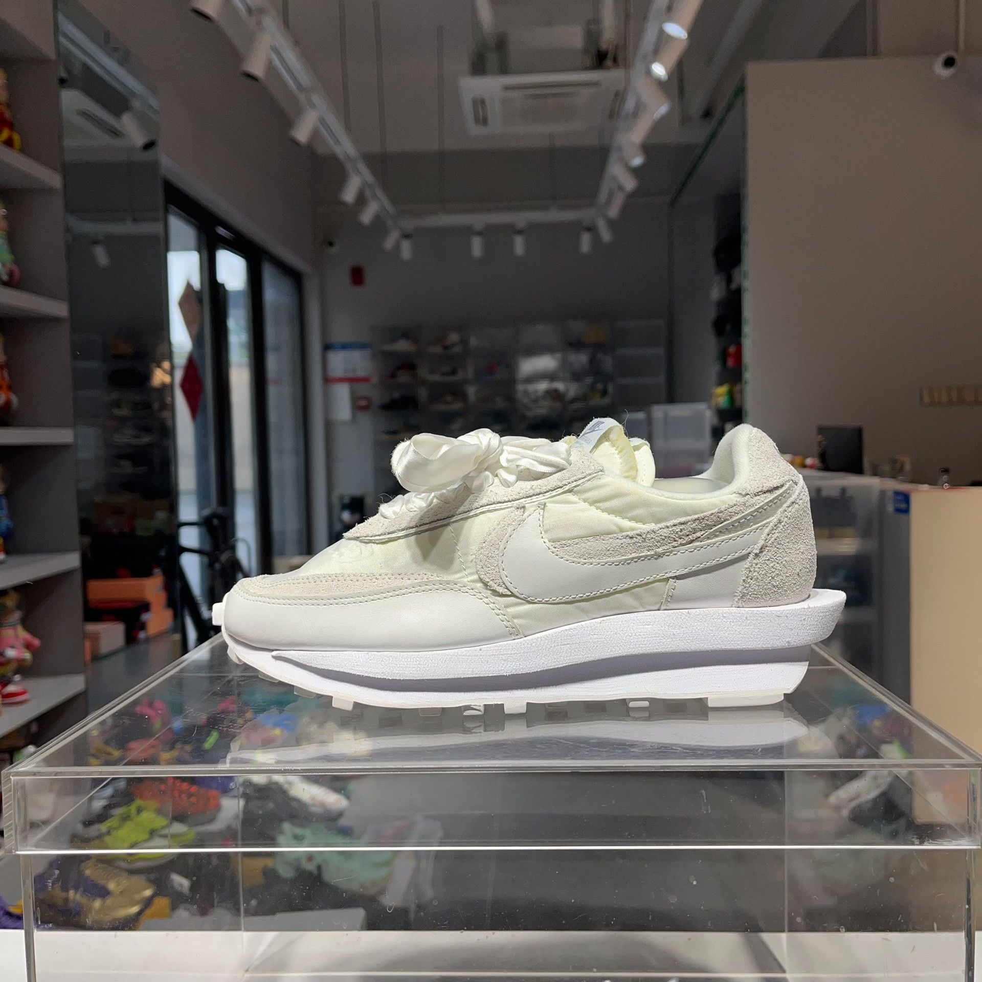 Sacai Sacai White Lowtop Sneakers 7 Men Size US 7 / EU 40 - 1 Thumbnail