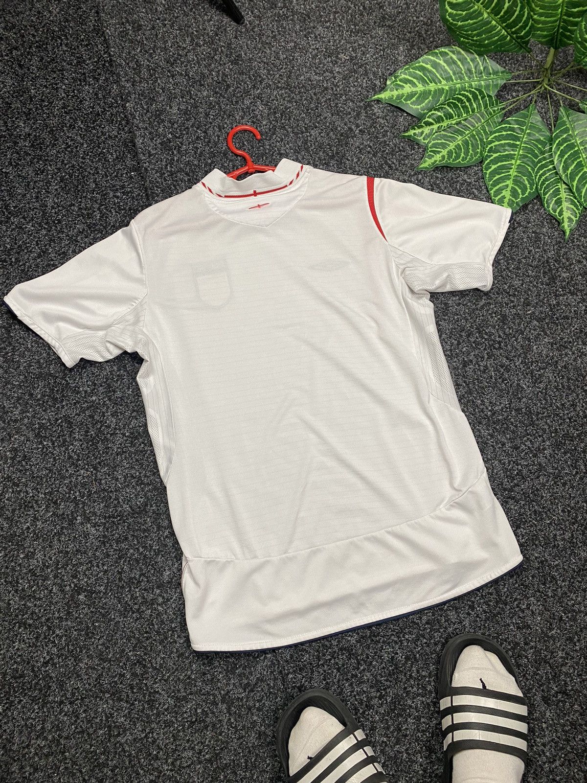 Umbro × Vintage Vintage England 🏴󠁧󠁢󠁥󠁮󠁧󠁿 Umbro Soccer Jersey size M Size US M / EU 48-50 / 2 - 11 Thumbnail