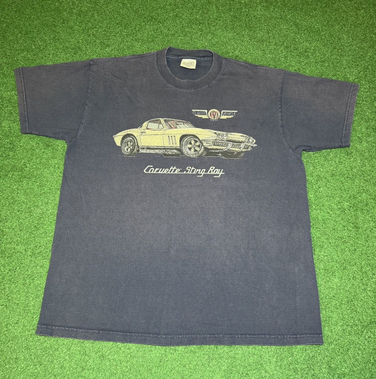 Vintage Vintage 1967 Corvette Stingray Classic American Car T Shirt Size US XL / EU 56 / 4 - 1 Thumbnail