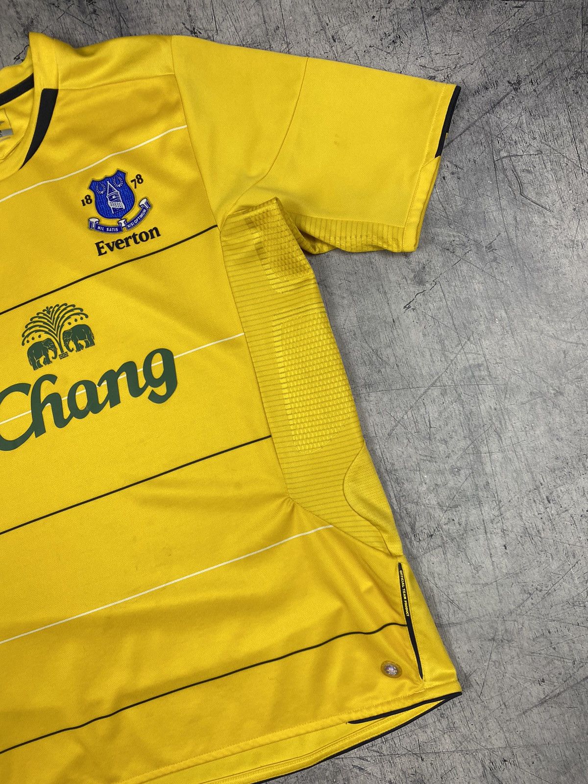 Umbro Umbro Everton England 2004 / 2005 Soccer Jersey Size US M / EU 48-50 / 2 - 3 Thumbnail