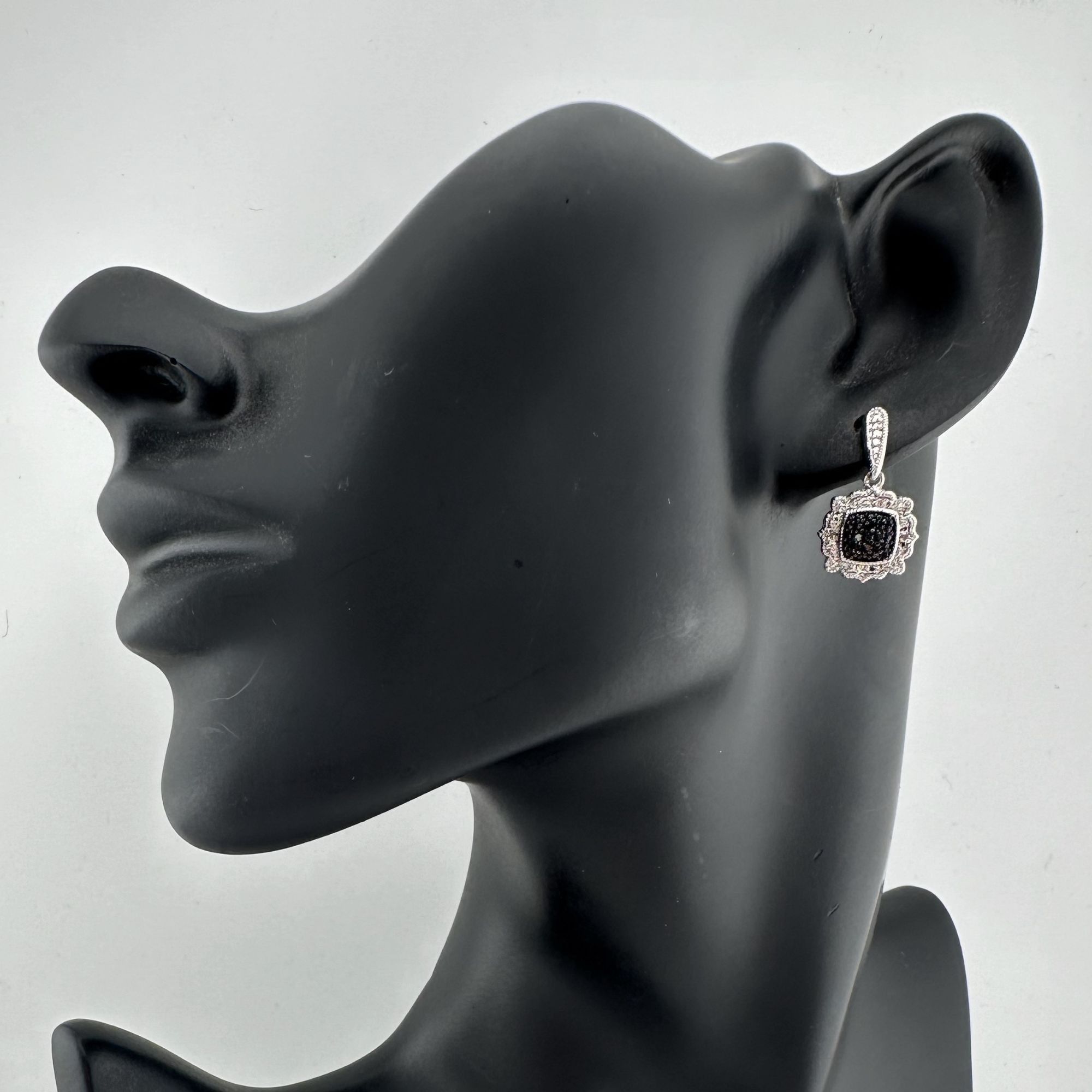 Other Elegant Black and White Diamond Cluster Dangle Earrings Size ONE SIZE - 2 Thumbnail