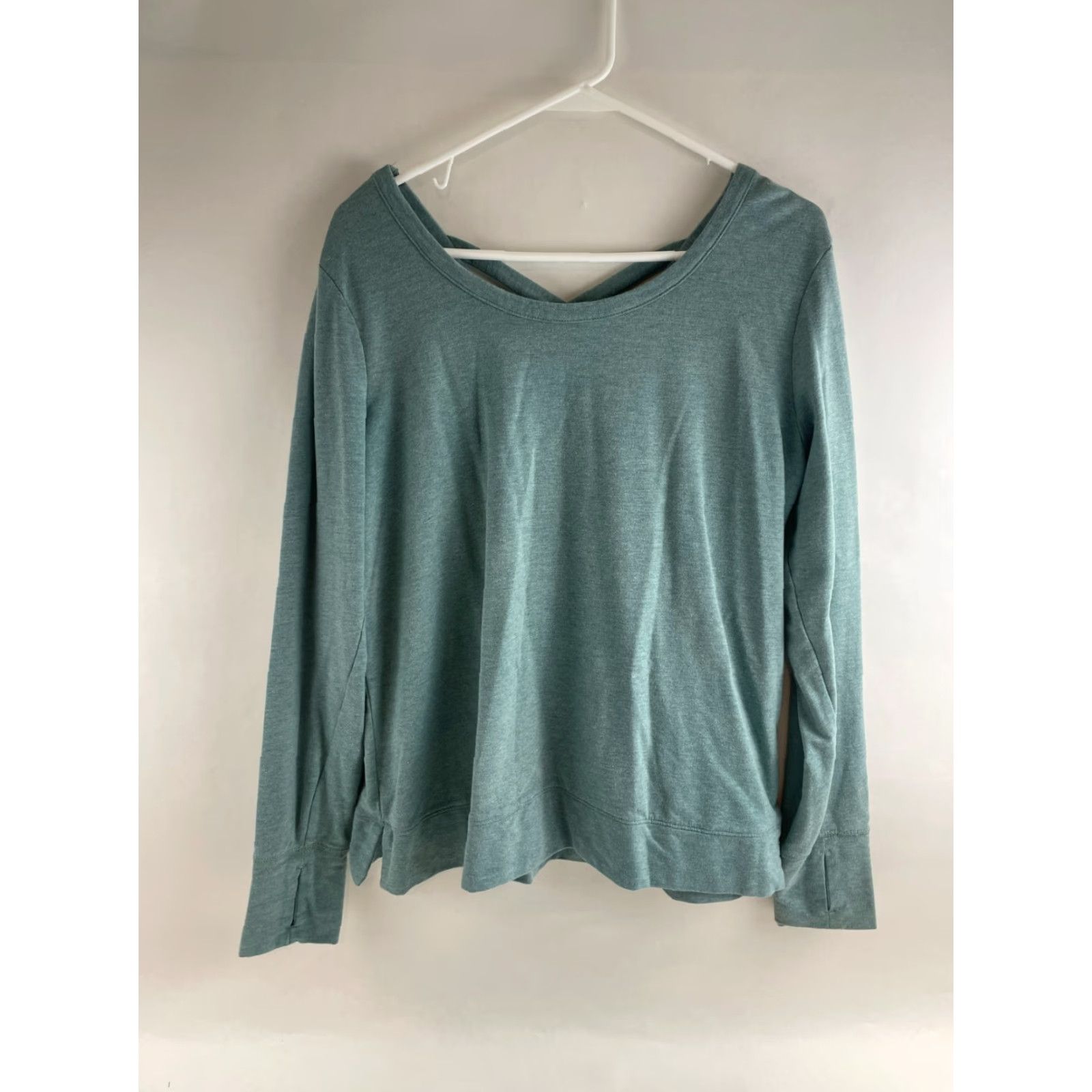 Old Navy Old Navy Active Shirt Women's L Green Long Sleeve Boatneck Go-Dry Thumb Hole Shirt Adults Womens Size L / US 10 / IT 46 - 2 Thumbnail
