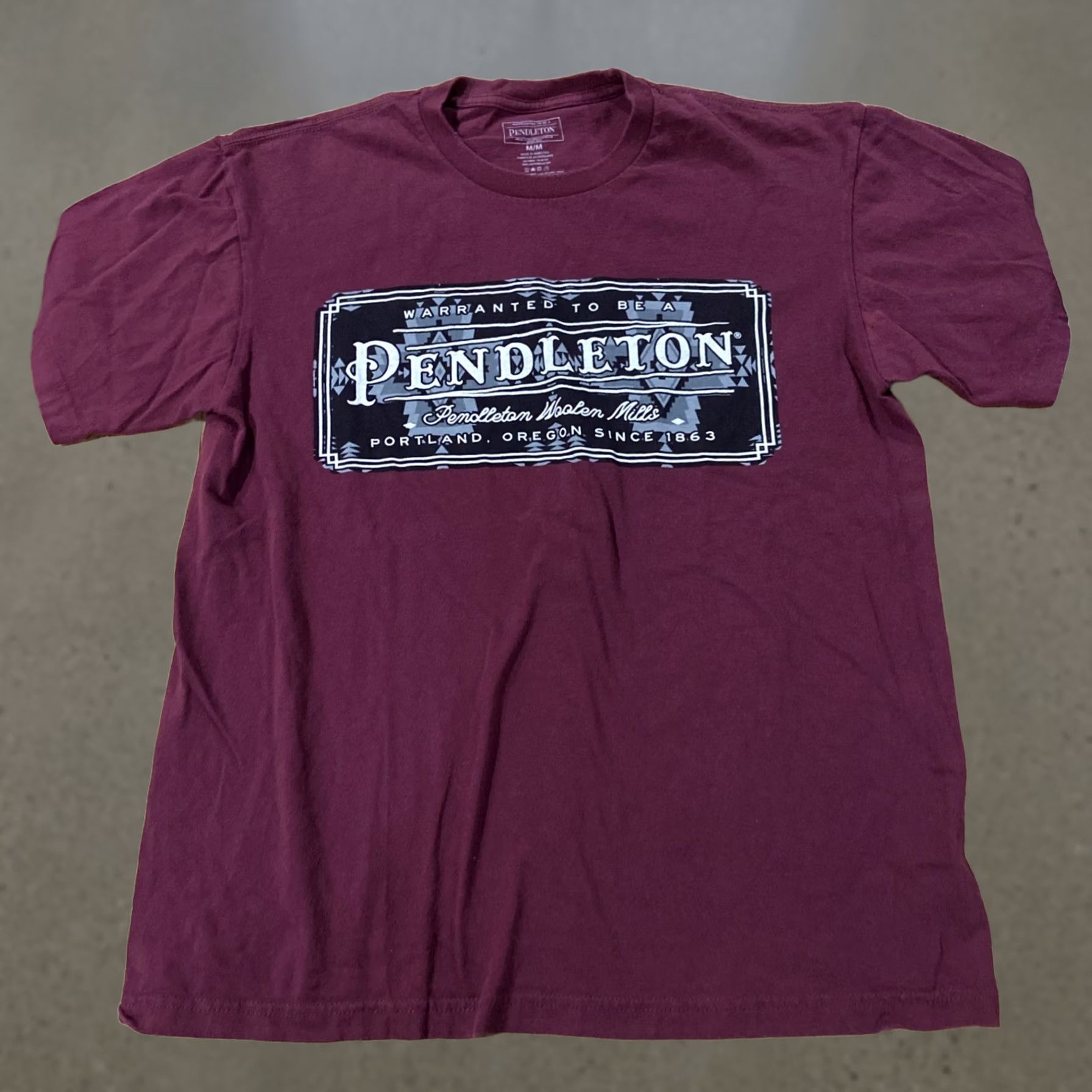 Pendleton VINTAGE Pendleton T-Shirt Mens Short Sleeve M Burgundy Purple Graphic Tee 65% Polyester - 35% Cotton Leather? Size US M / EU 48-50 / 2 - 1 Thumbnail