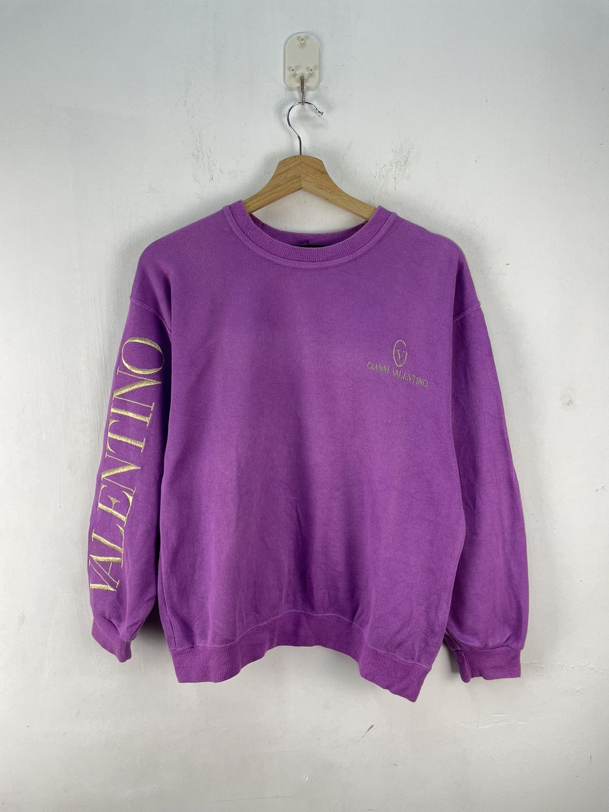 Valentino Vintage Gianni Valentino Crewneck Sweatshirt Spellout Size US M / EU 48-50 / 2 - 2 Thumbnail