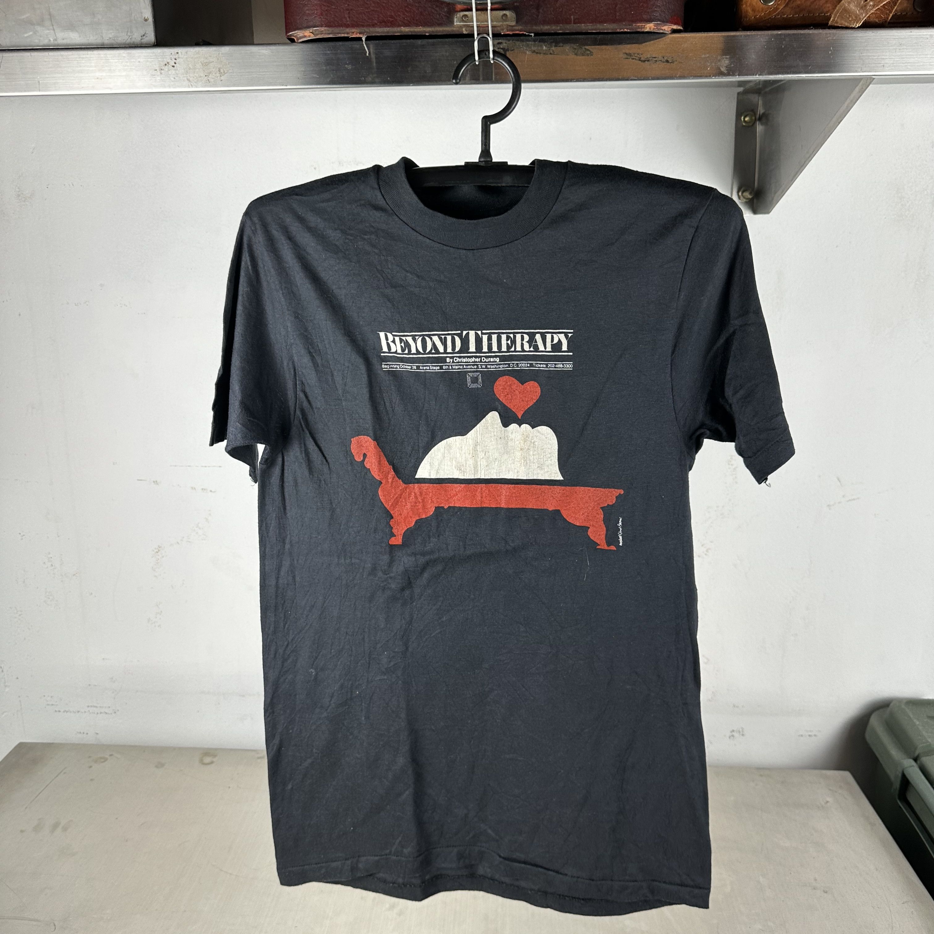 Vintage Vintage 80s Beyond Therapy Christopher Durang Play T-shirt Size US S / EU 44-46 / 1 - 1 Thumbnail