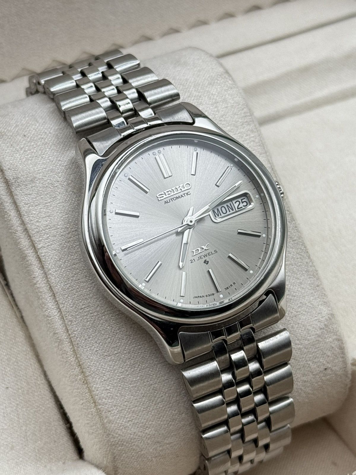 Seiko × Vintage VINTAGE SEIKO 5 AUTOMATIC GREY DIAL MEN’S WATCH Size 36 - 4 Thumbnail
