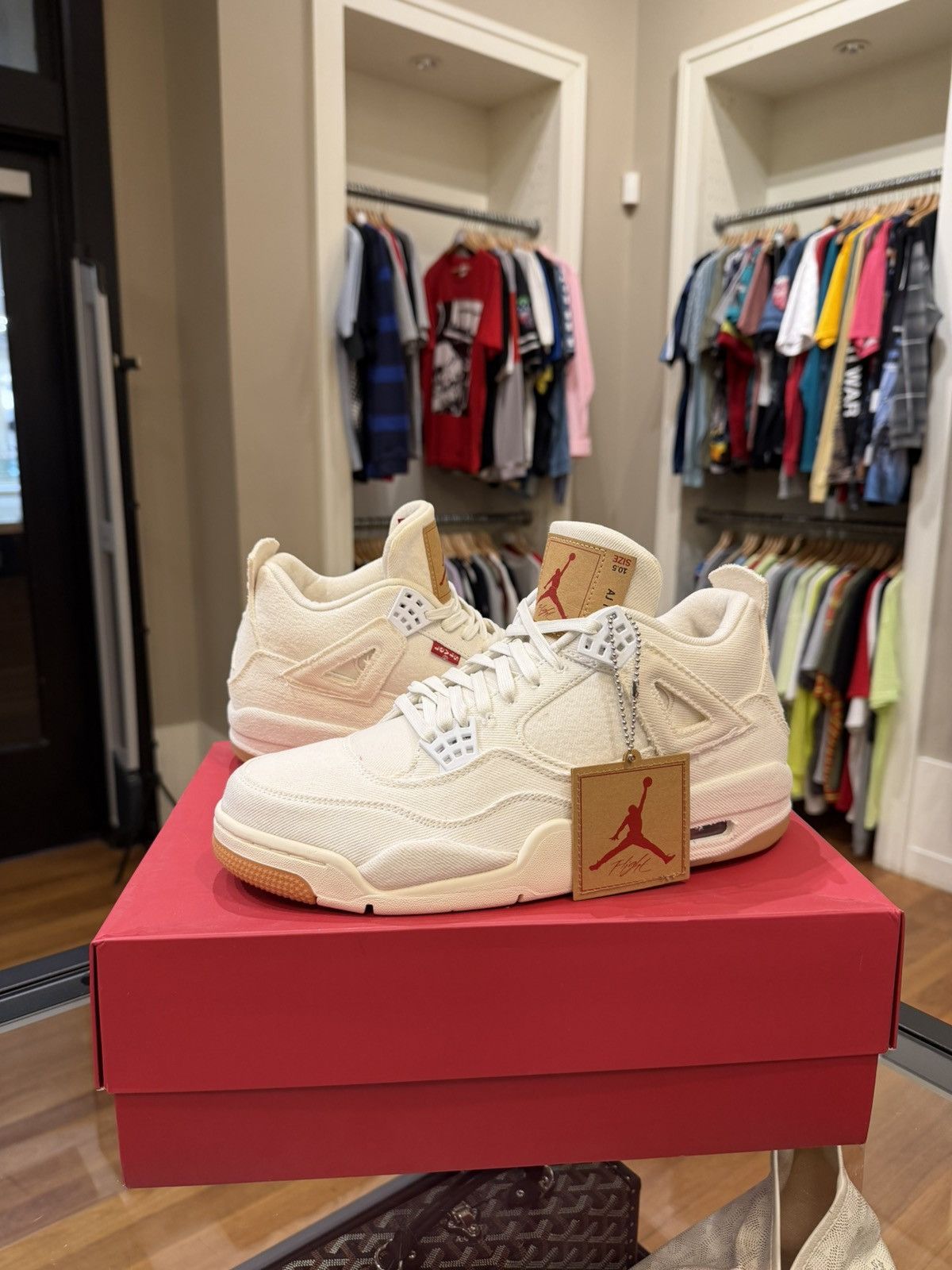 Jordan Brand × Levi's Levi’s x Jordan 4 Retro ‘Levi’s White (Levi’s Tag)’ Size US 10.5 / EU 43-44 - 1 Thumbnail