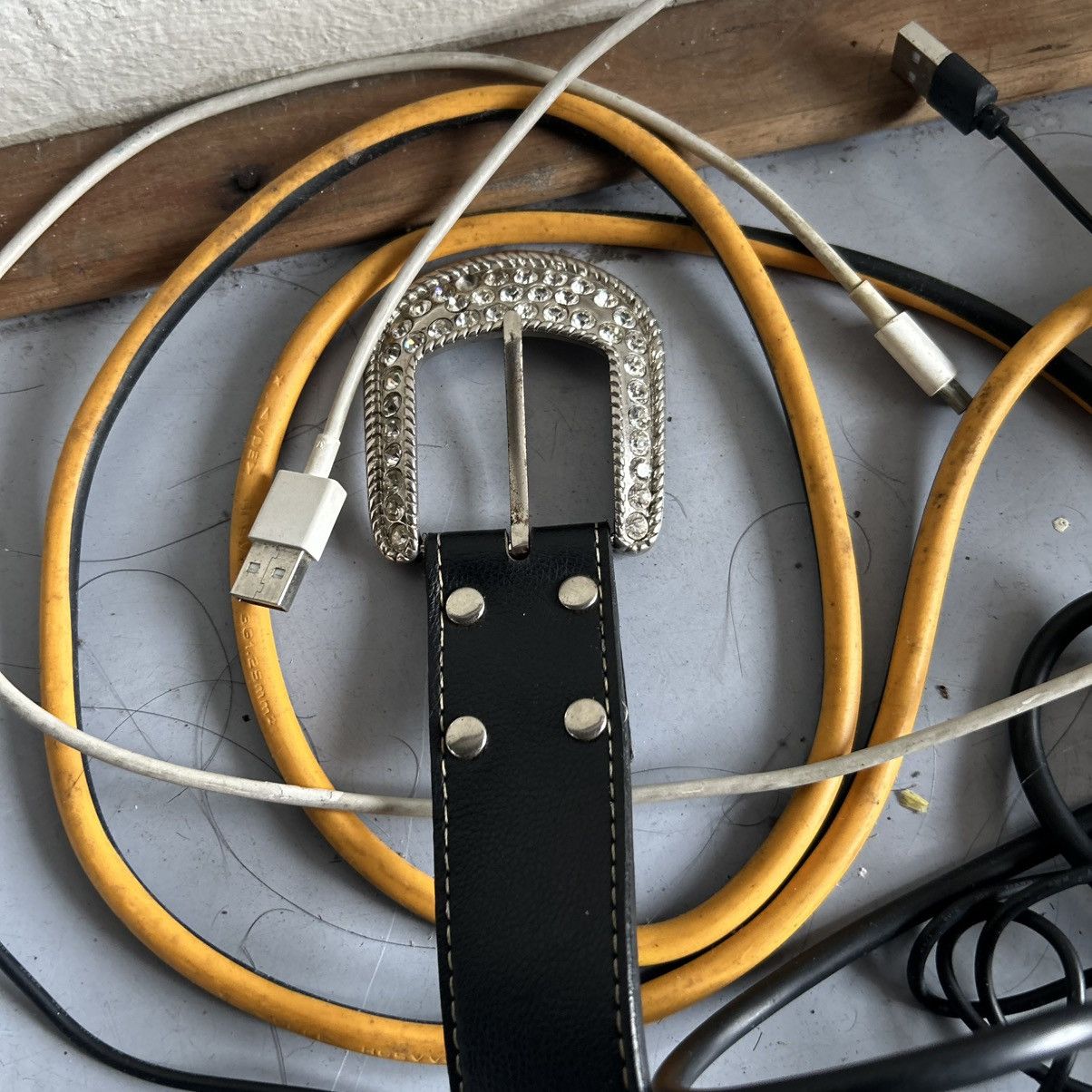 If Six Was Nine VINTAGE Y2K RHINESTONE STUDDED LEATHER BELT Size ONE SIZE - 7 Thumbnail