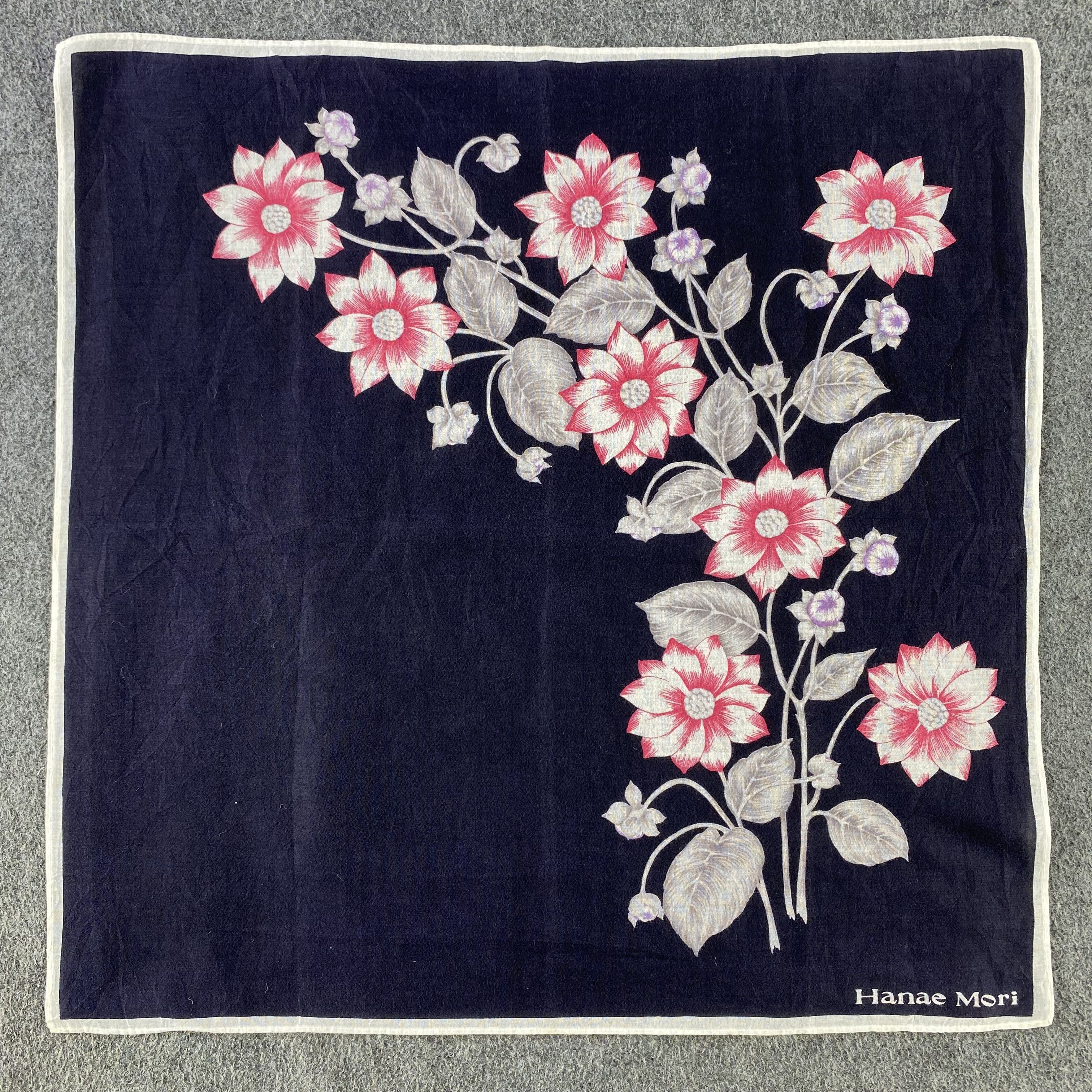 Hanae Mori Hanae Mori Handkerchief/Neckerchief/Bandana HC891 Size ONE SIZE - 1 Thumbnail