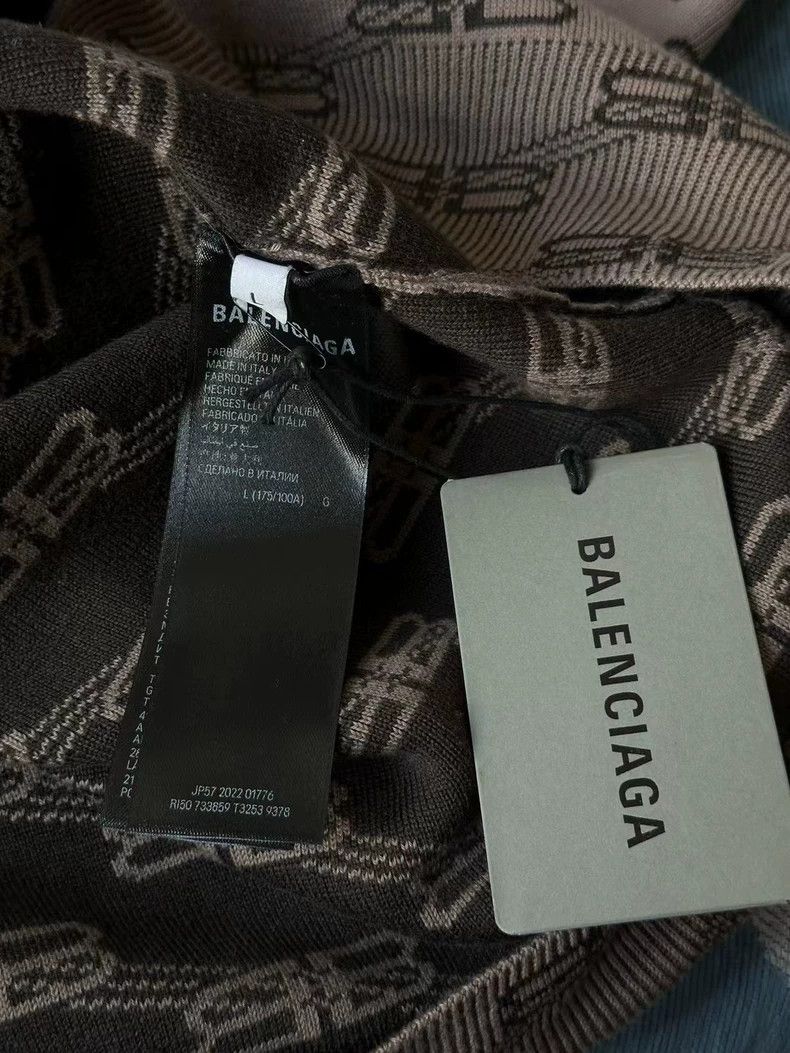Balenciaga Balenciaga Khaki lock full print sweater Size US S / EU 44-46 / 1 - 3 Thumbnail