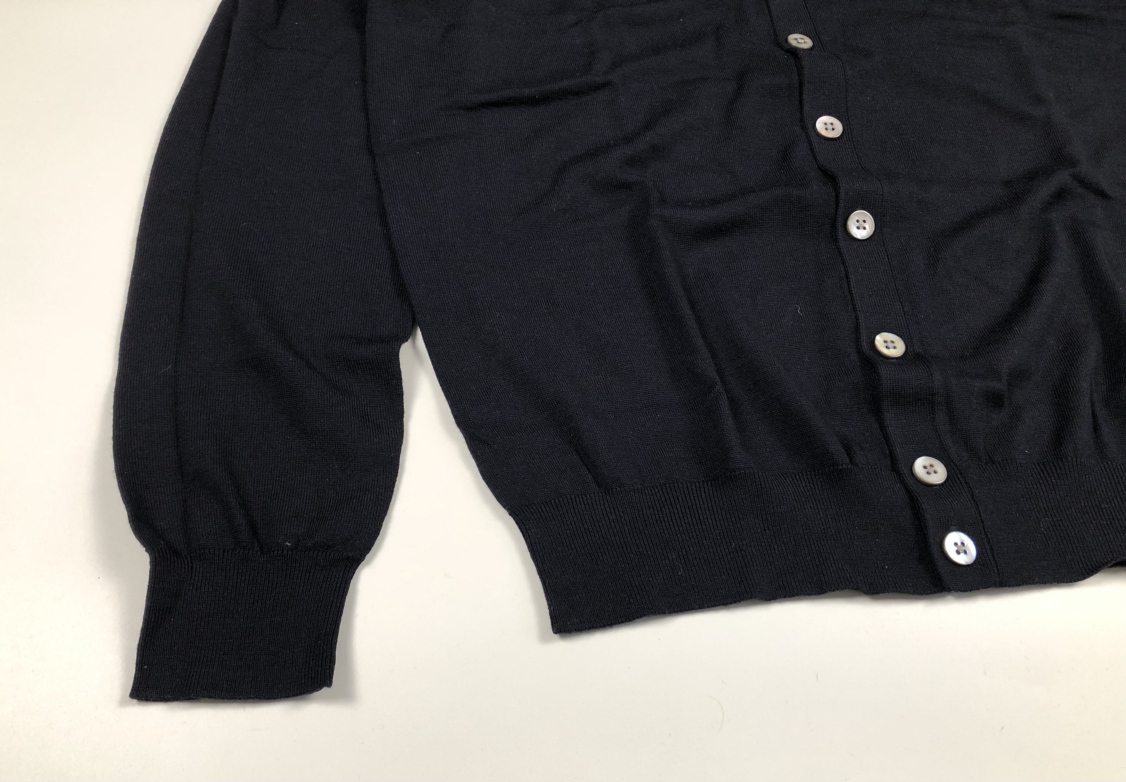 Suitsupply Suitsupply V-Neck Merino Wool Cardigan Size US XL / EU 56 / 4 - 4 Thumbnail