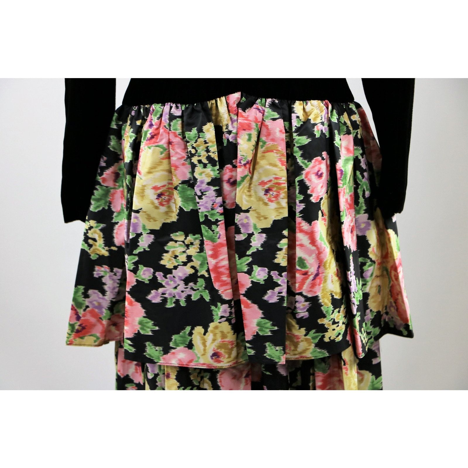 Vintage Vintage 1980s Velvet Floral Print Donna Morgan Dress Medium Size M / US 6-8 / IT 42-44 - 9 Thumbnail