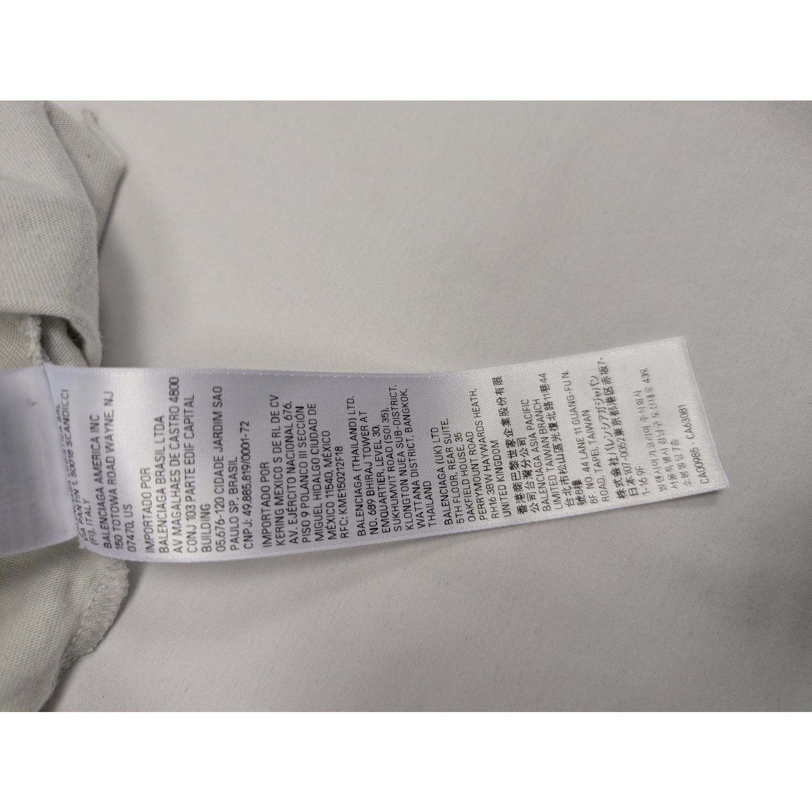 Balenciaga o1rshd1 Short Sleeve Cropped T-Shirt in White Size US L / EU 52-54 / 3 - 16 Thumbnail