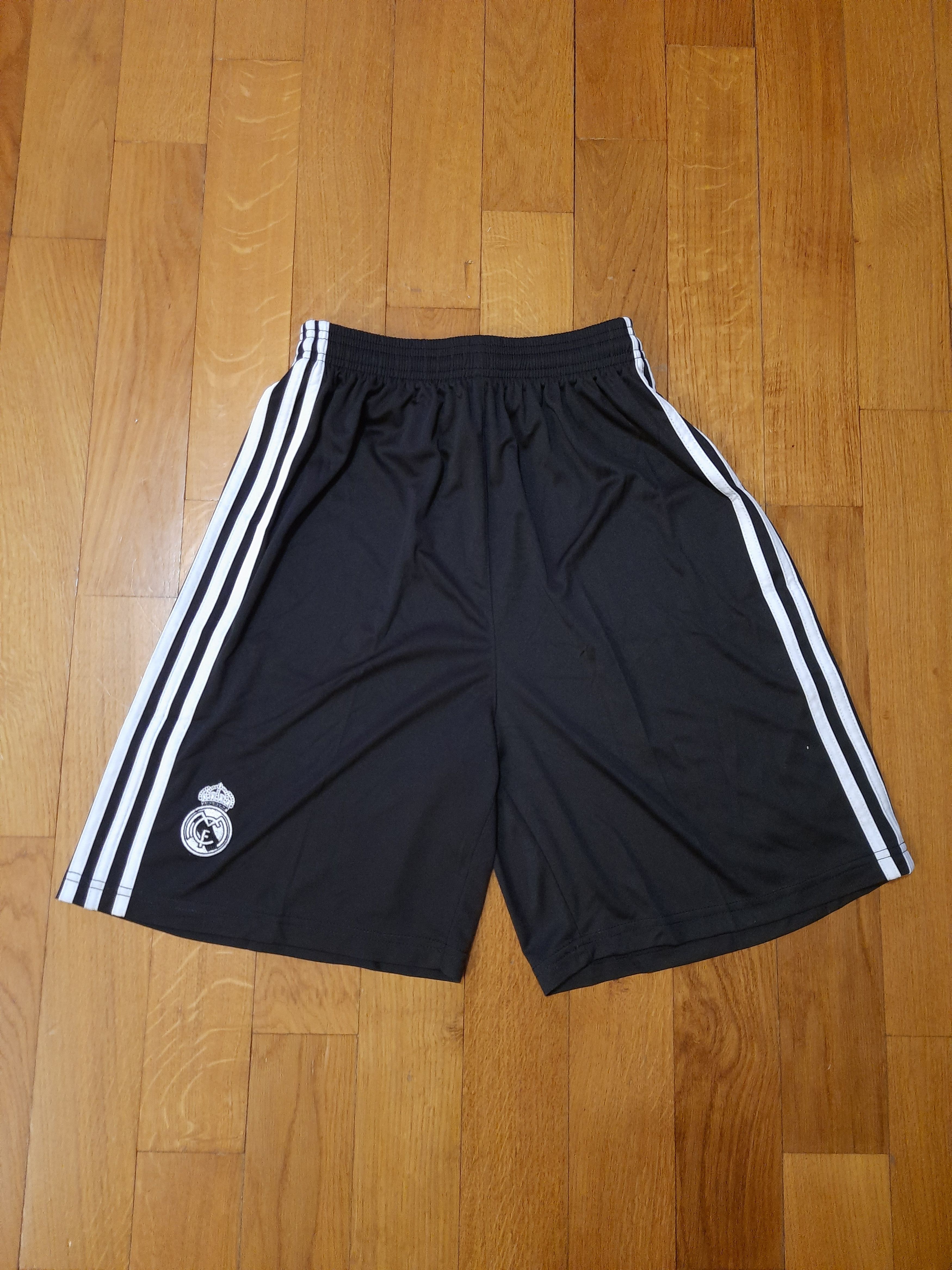 Other Real Madrid Football Shorts Size L Soccer Jersey Size US 36 / EU 52 - 1 Thumbnail