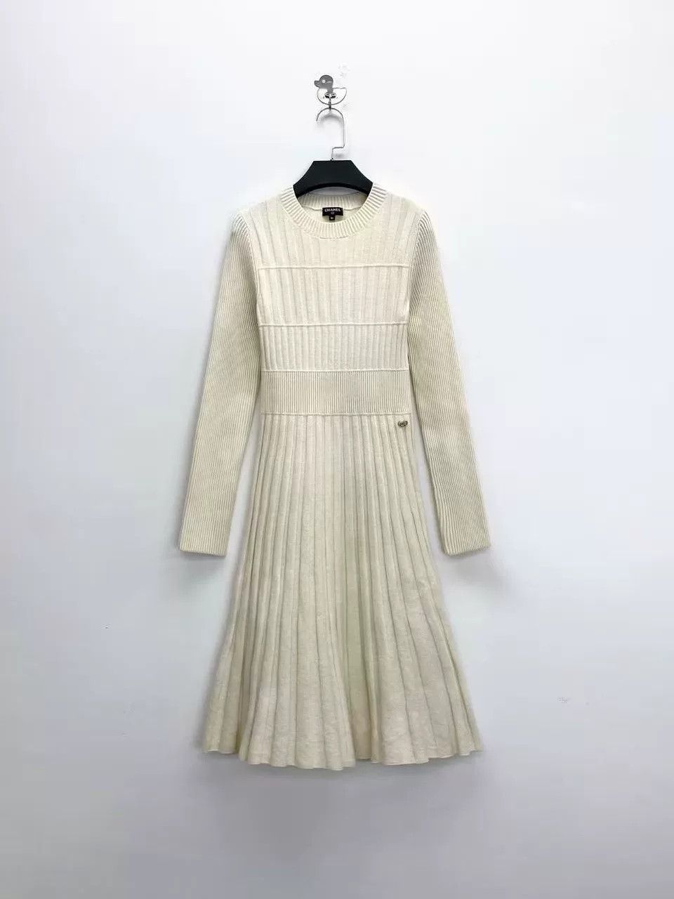 Chanel Chanel Beige Wool Knit Fishtail Dress Size XS / US 0-2 / IT 36-38 - 1 Thumbnail