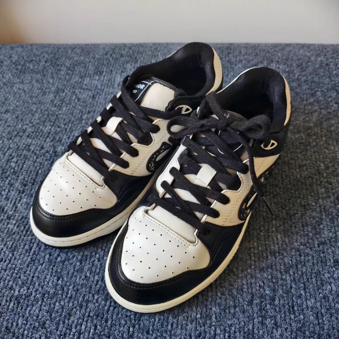 Dior DIOR B57 calfskin CD logo low-top sneaker men's black/white Size US 8.5 / IT 38.5 - 1 Thumbnail