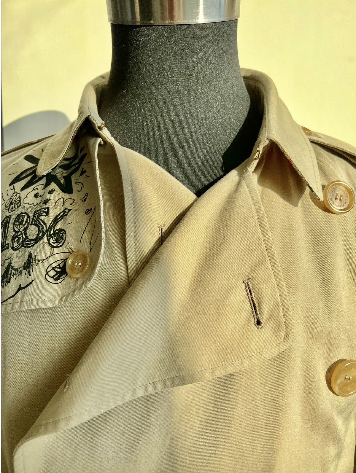 Burberry Burberry Graffiti Print Trench Coat- Size 50 Size US M / EU 48-50 / 2 - 2 Thumbnail