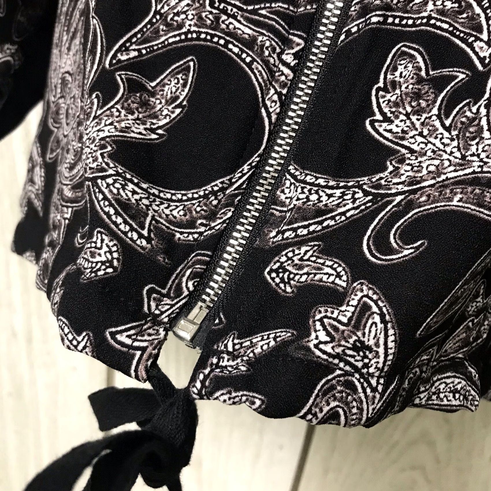 Vintage VINTAGE Daytrip Buckle Women Black Ivory Floral Paisley Print Zip Kimono Jacket L Size L / US 10 / IT 46 - 4 Thumbnail