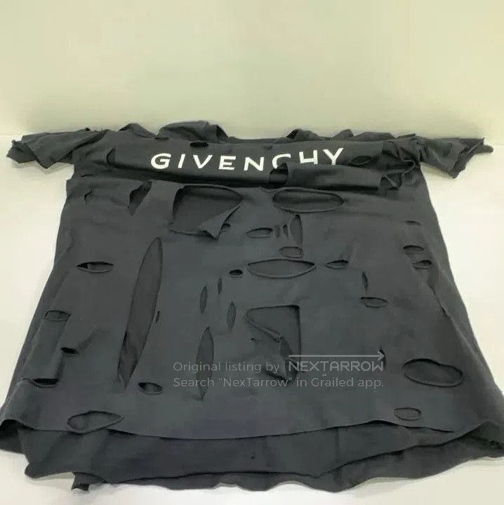 Givenchy Givenchy SS23 Logo Print Tear Detail Short Sleeve T-shirt. Size US S / EU 44-46 / 1 - 5 Thumbnail
