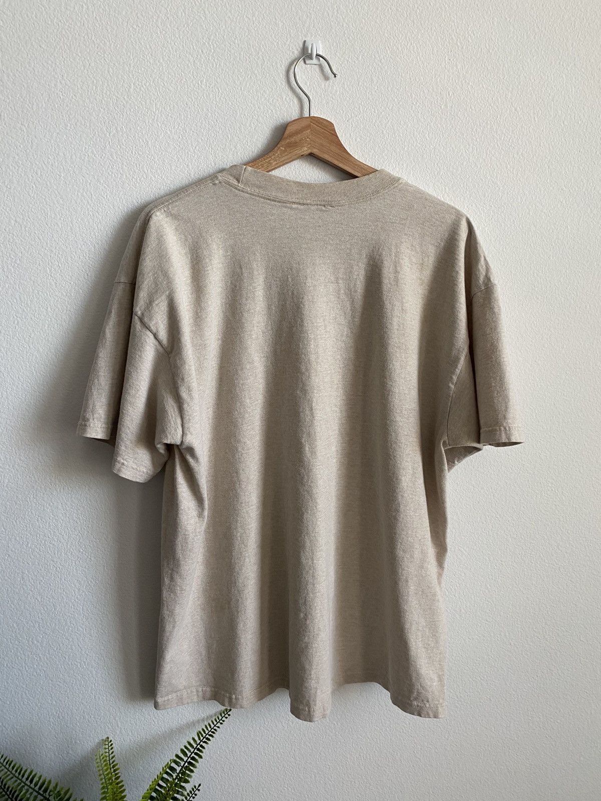 Nike 00s Vintage Nike Runner Shoe Center Logo Tee Size US XL / EU 56 / 4 - 6 Thumbnail