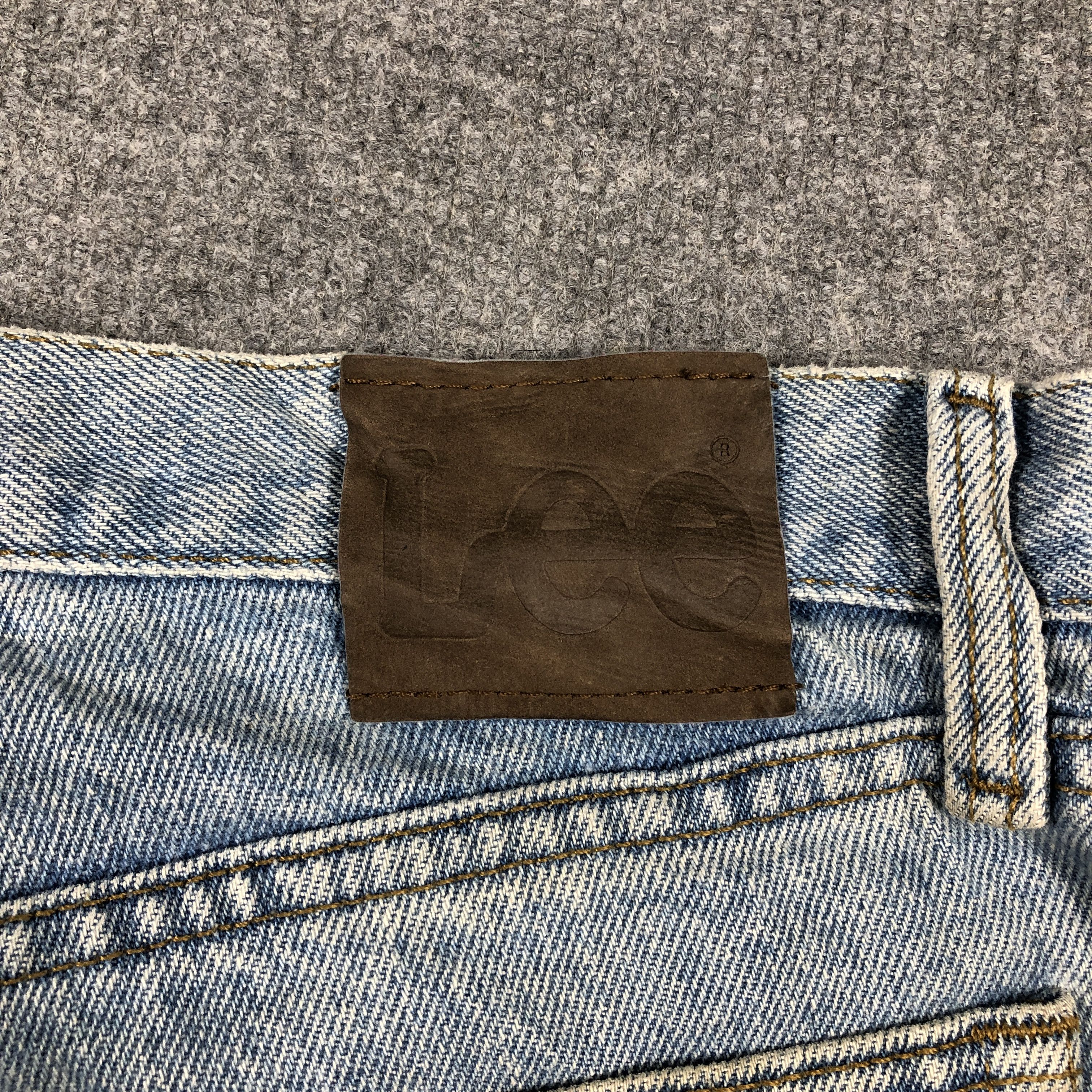 Lee × Vintage Vintage Lee Light Blue Wash Jeans Dirty L797 Size US 32 / EU 48 - 7 Thumbnail