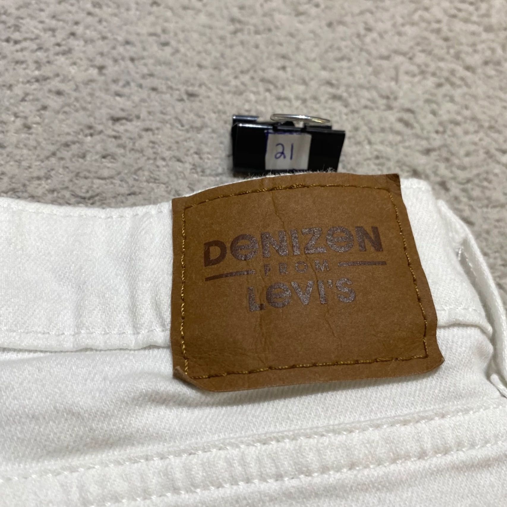 Levi's Nike Levi's Womens Jean Shorts White Denim High Rise 3" Inseam Cut Off 16 Womens Jeans Shorts Light Wash Stretch Denim 5-Pocket Vintage No XS? Size 38" / US 16 / IT 52 - 4 Thumbnail