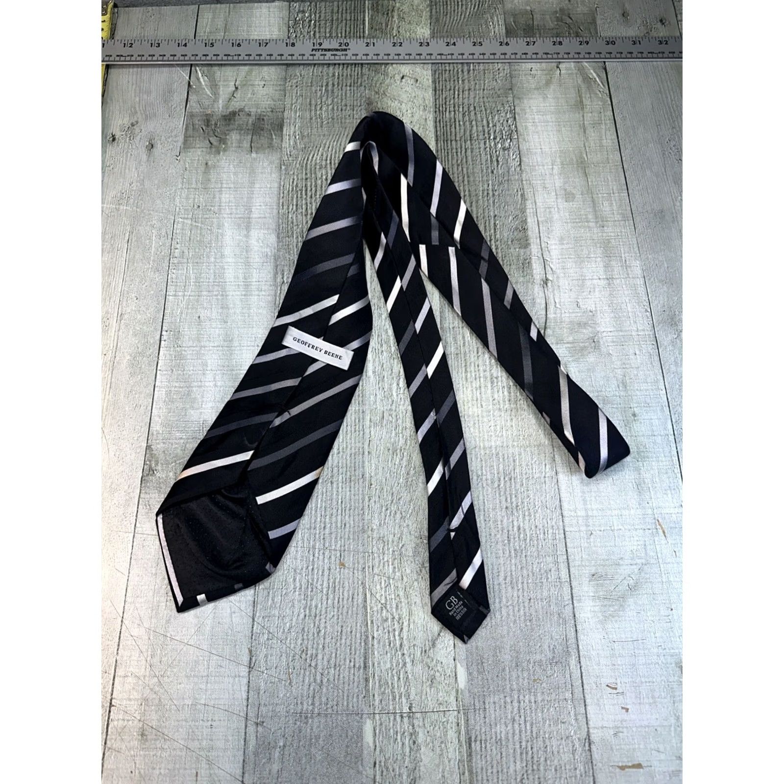 Geoffrey Beene VINTAGE Geoffrey Beene Tie Black Silver Striped 60 Inch Silk Mens Size ONE SIZE - 4 Thumbnail