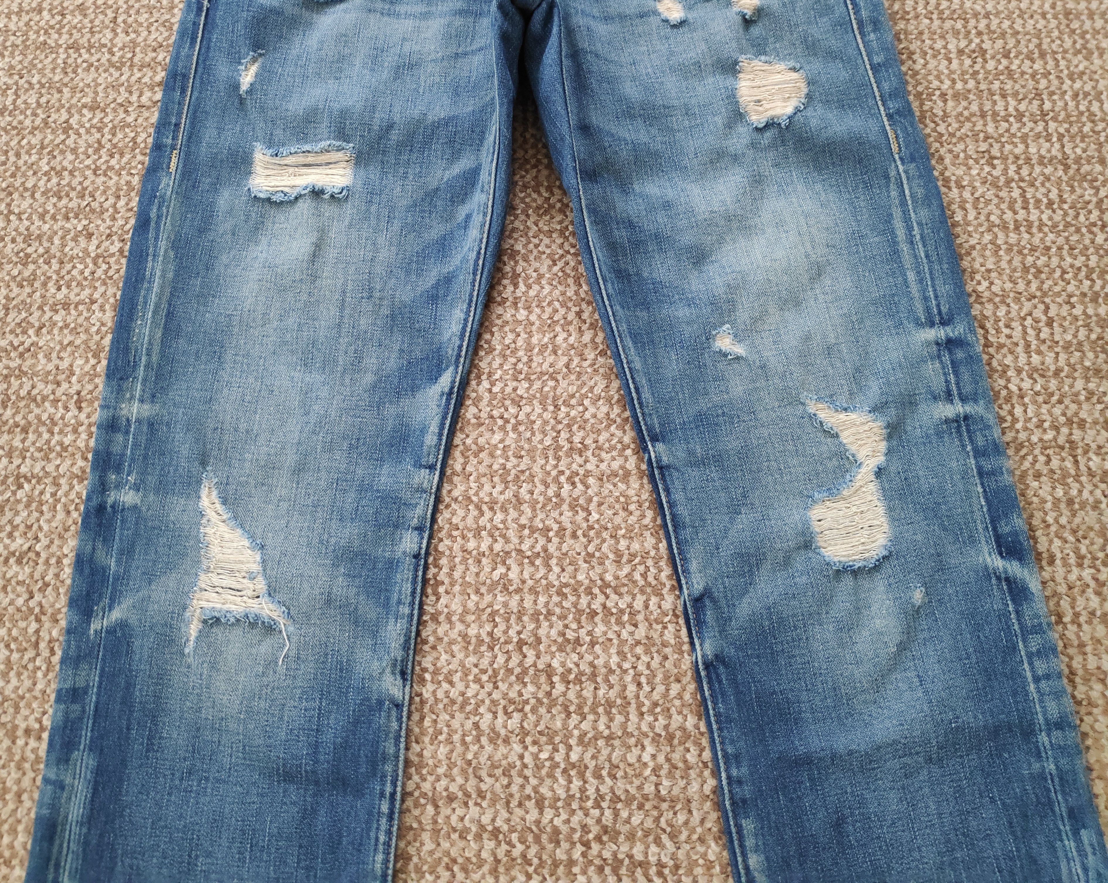 True Religion True Religion Relaxed Slim Geno Distressed Denim Jeans Size US 29 - 8 Thumbnail