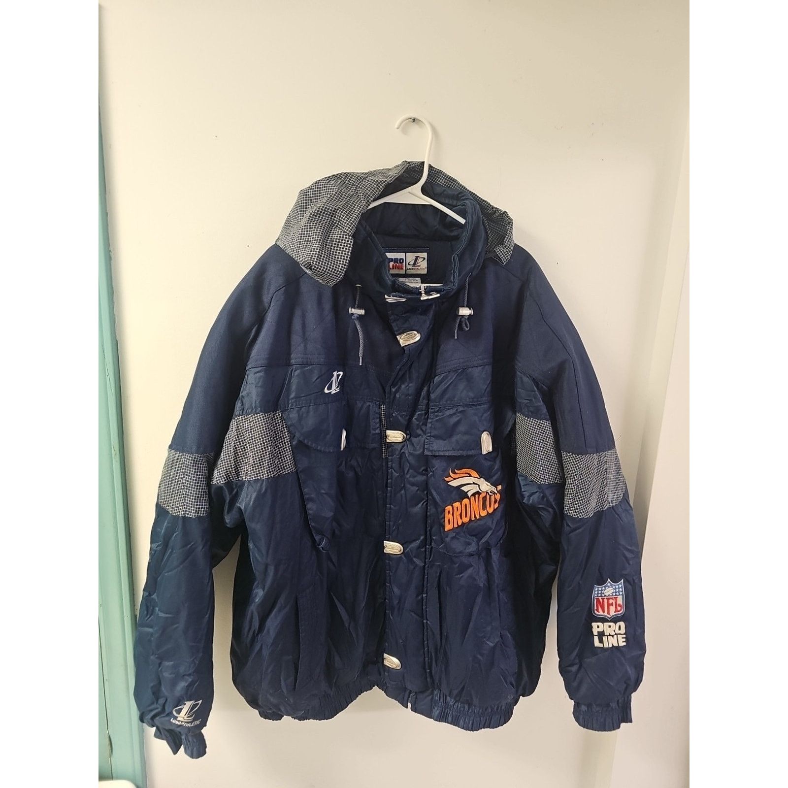 Pro Line Denver Broncos Jacket Mens XL Pro Line Logo Athletic Puffer Size US XL / EU 56 / 4 - 1 Thumbnail