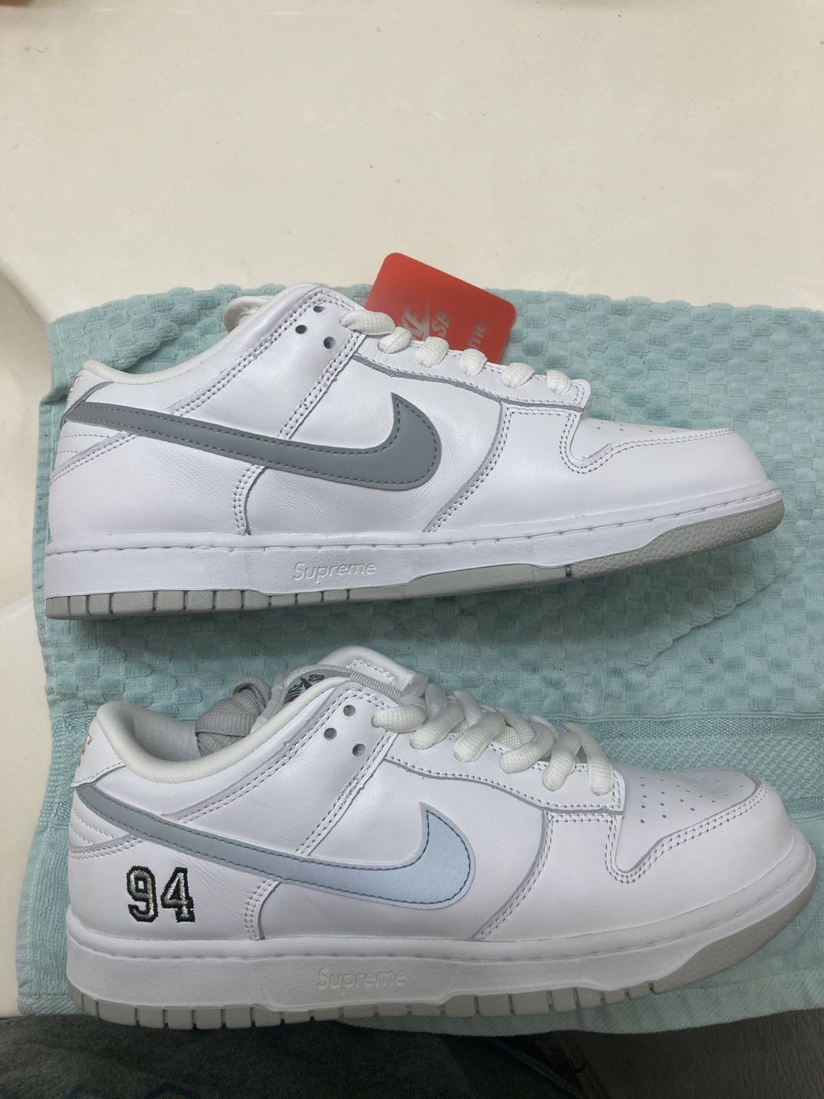 Nike × Supreme Supreme nike sb dunks Size US 9 / EU 42 - 6 Thumbnail