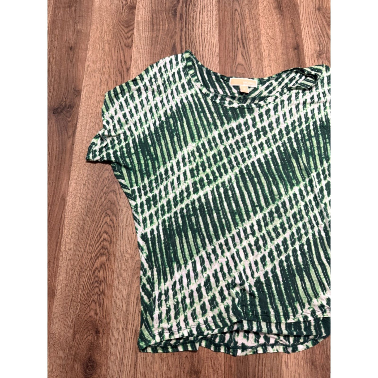 Michael Kors Michael Kors Shirt Women’s Size Medium Green White Printed Short Sleeve Shirt Size M / US 6-8 / IT 42-44 - 4 Thumbnail