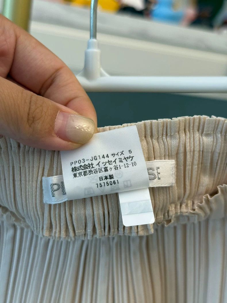 Other Issey Miyake size:5 Beige pleated skirt Size 31" - 5 Thumbnail