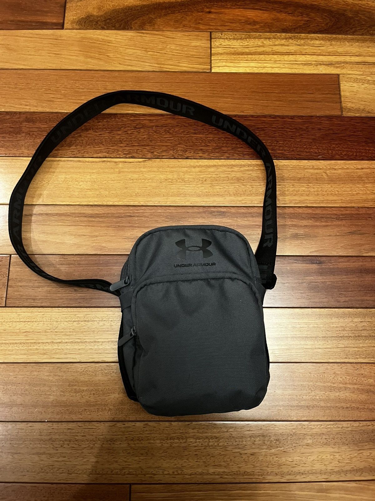 Under Armour Under Armor Cross Body Bag Size ONE SIZE - 1 Thumbnail