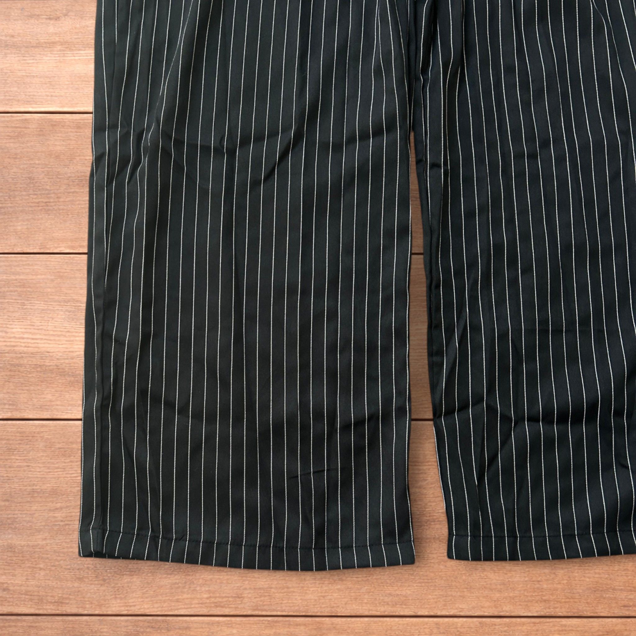 Japanese Brand Vintage style baggy wide leg striped trousers in blck/white. Size US 36 / EU 52 - 4 Thumbnail