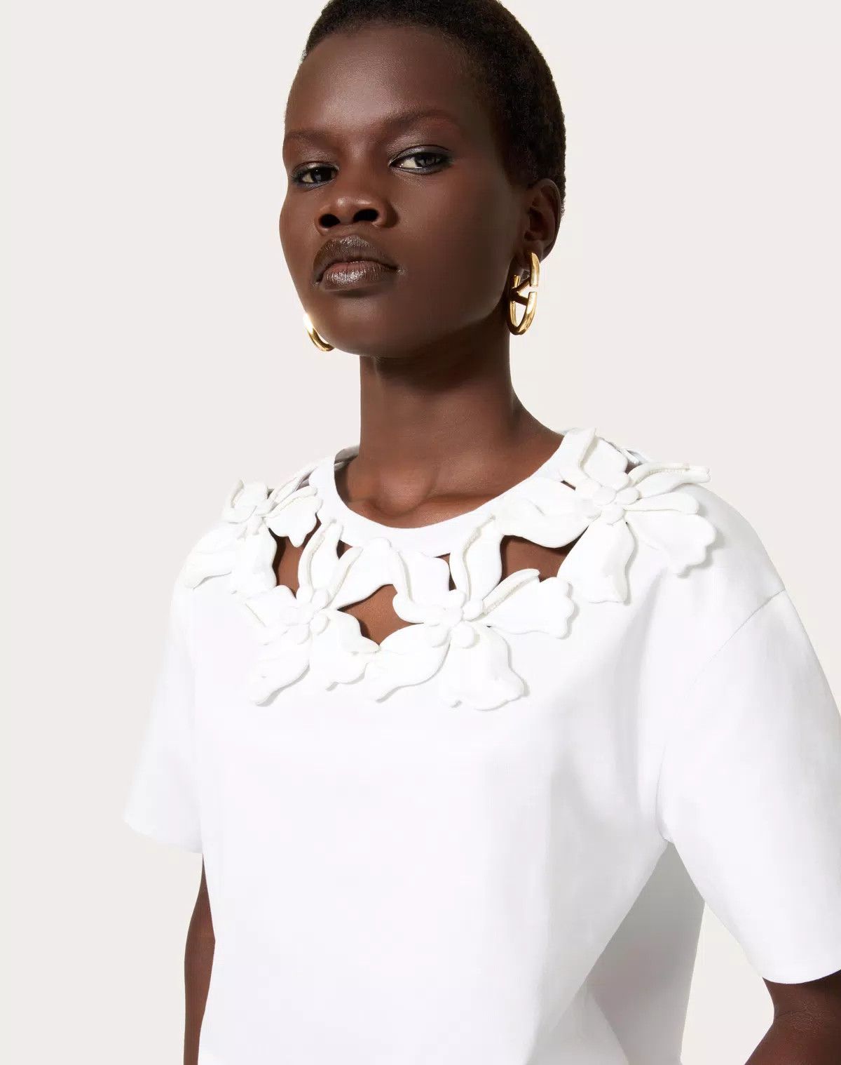 Valentino o1s1wg110525 Embroidered Cotton Jersey T-Shirt in White Size M / US 6-8 / IT 42-44 - 6 Thumbnail