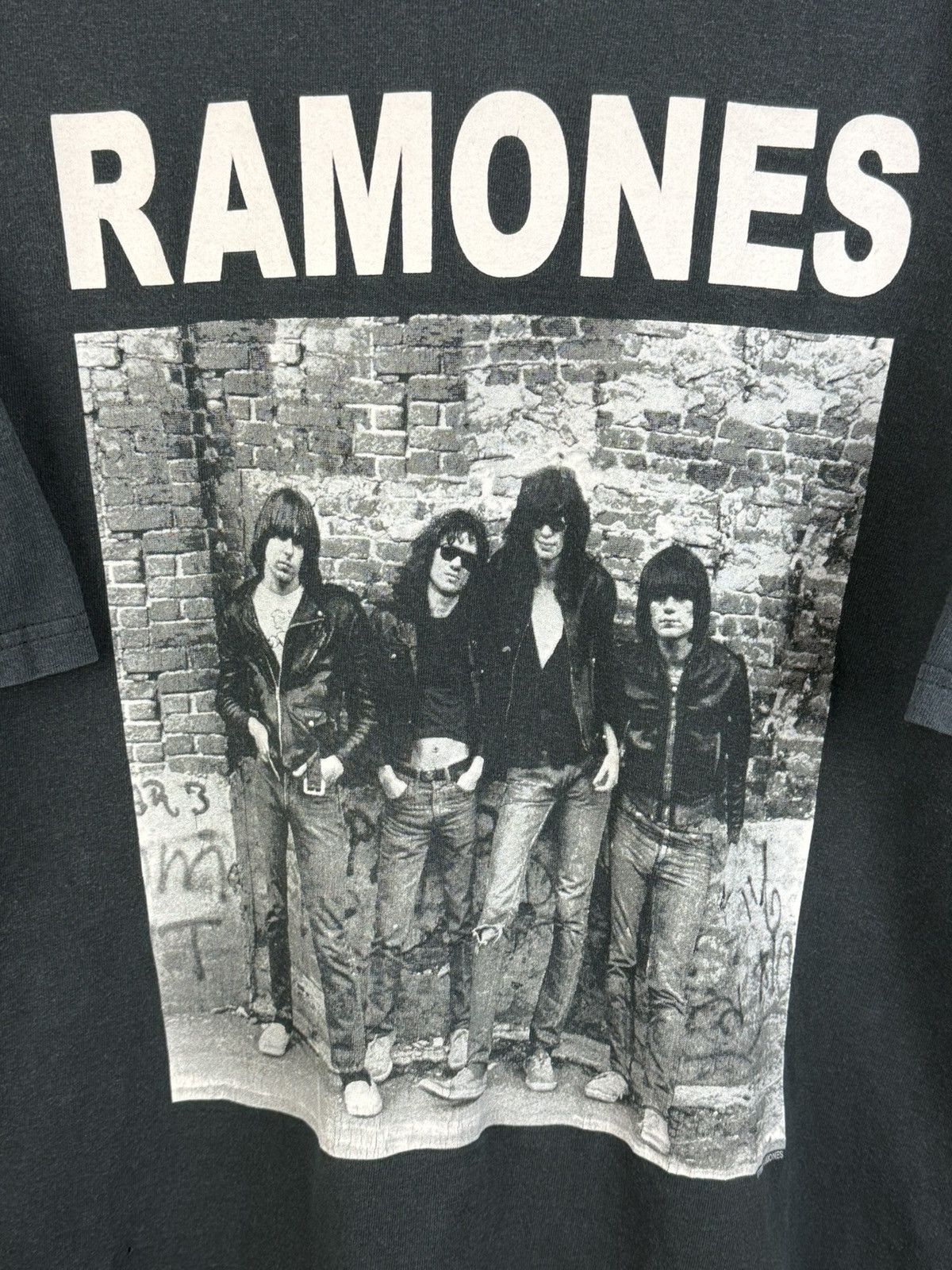 Band Tees 90s Ramones 1999 Hardcore Punk Faded Band T-Shirt XL Size US XL / EU 56 / 4 - 2 Thumbnail