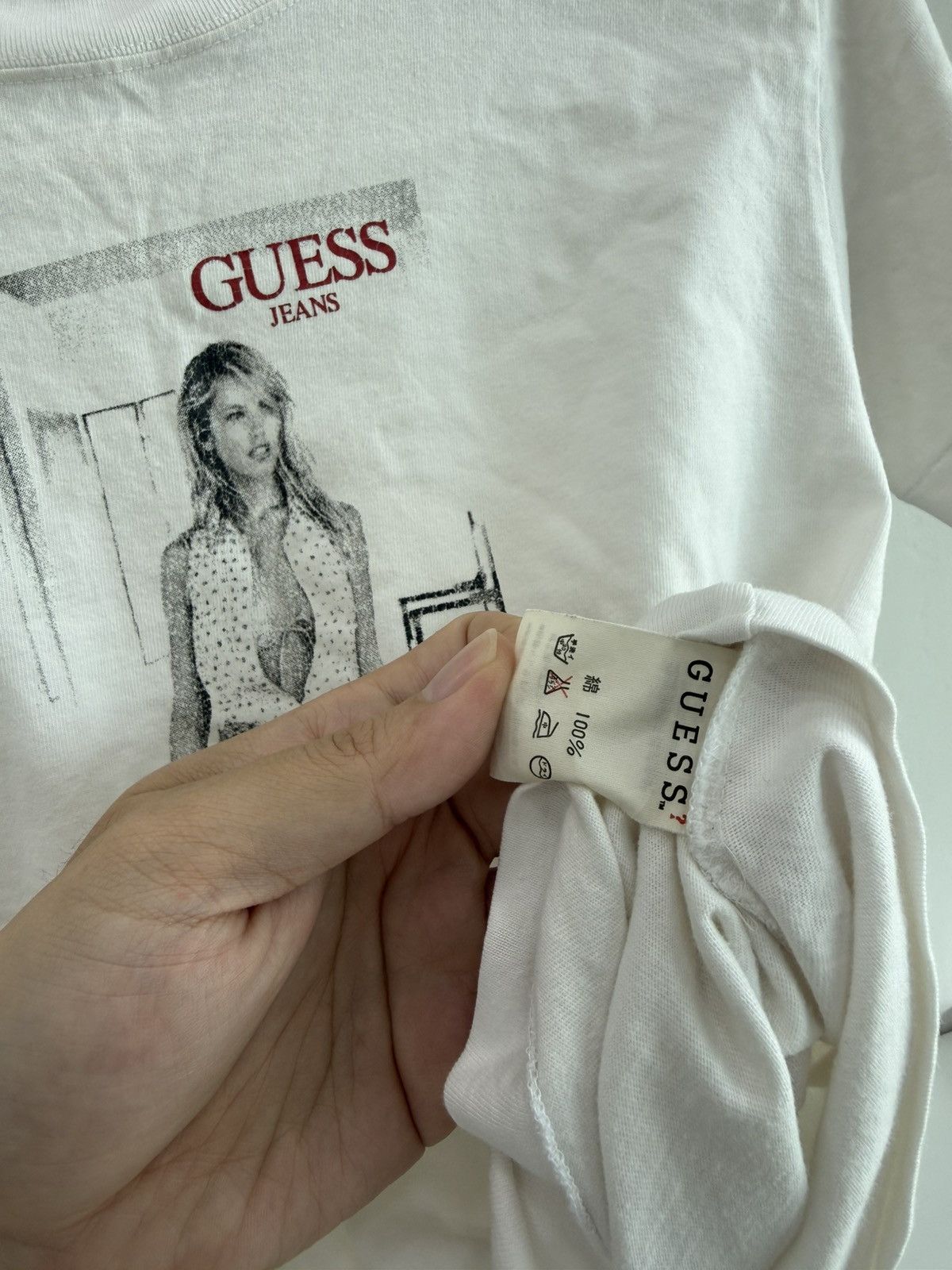 Guess RARE Vintage Guess Parfum Photo T-Shirt Size XS / US 0-2 / IT 36-38 - 5 Thumbnail