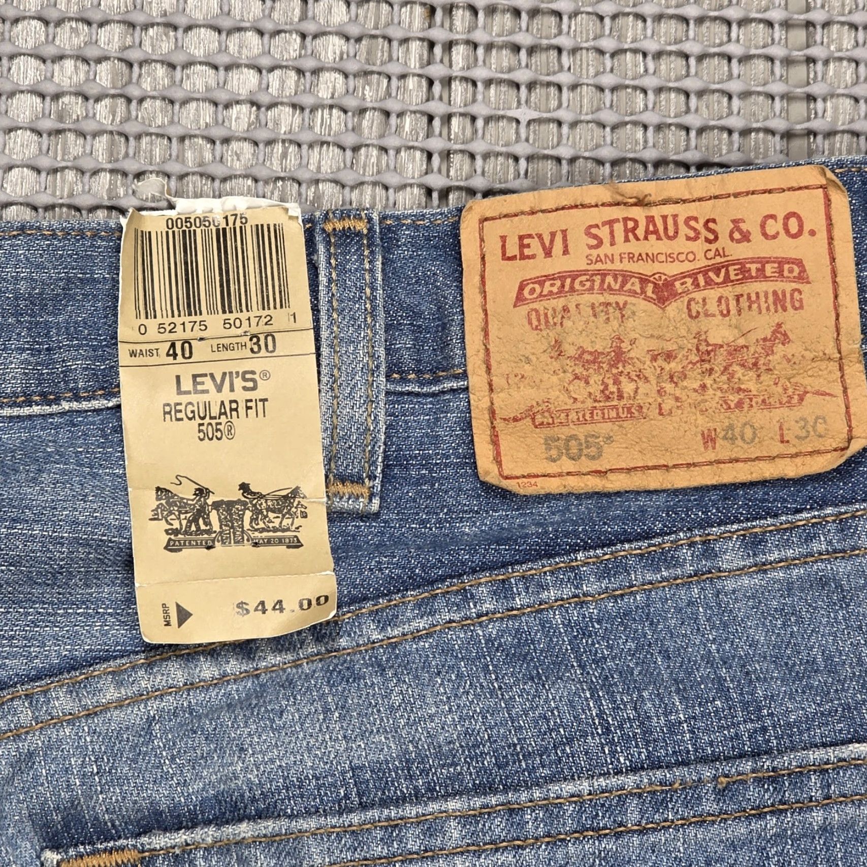 Levi's VINTAGE Levi's 505 Jeans Men 40x30 Blue Denim Cotton Regular Straight Leg Y2K NWT NOS Size US 40 / EU 56 - 7 Thumbnail