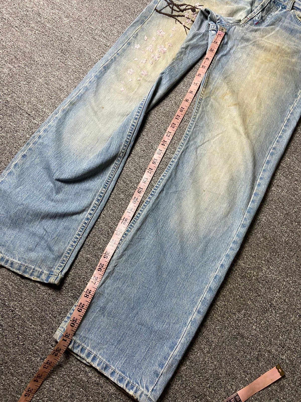Takeo Kikuchi Takeo Kikuchi Denim Jeans with Floral Embroidery (164) Size US 33 - 2 Thumbnail