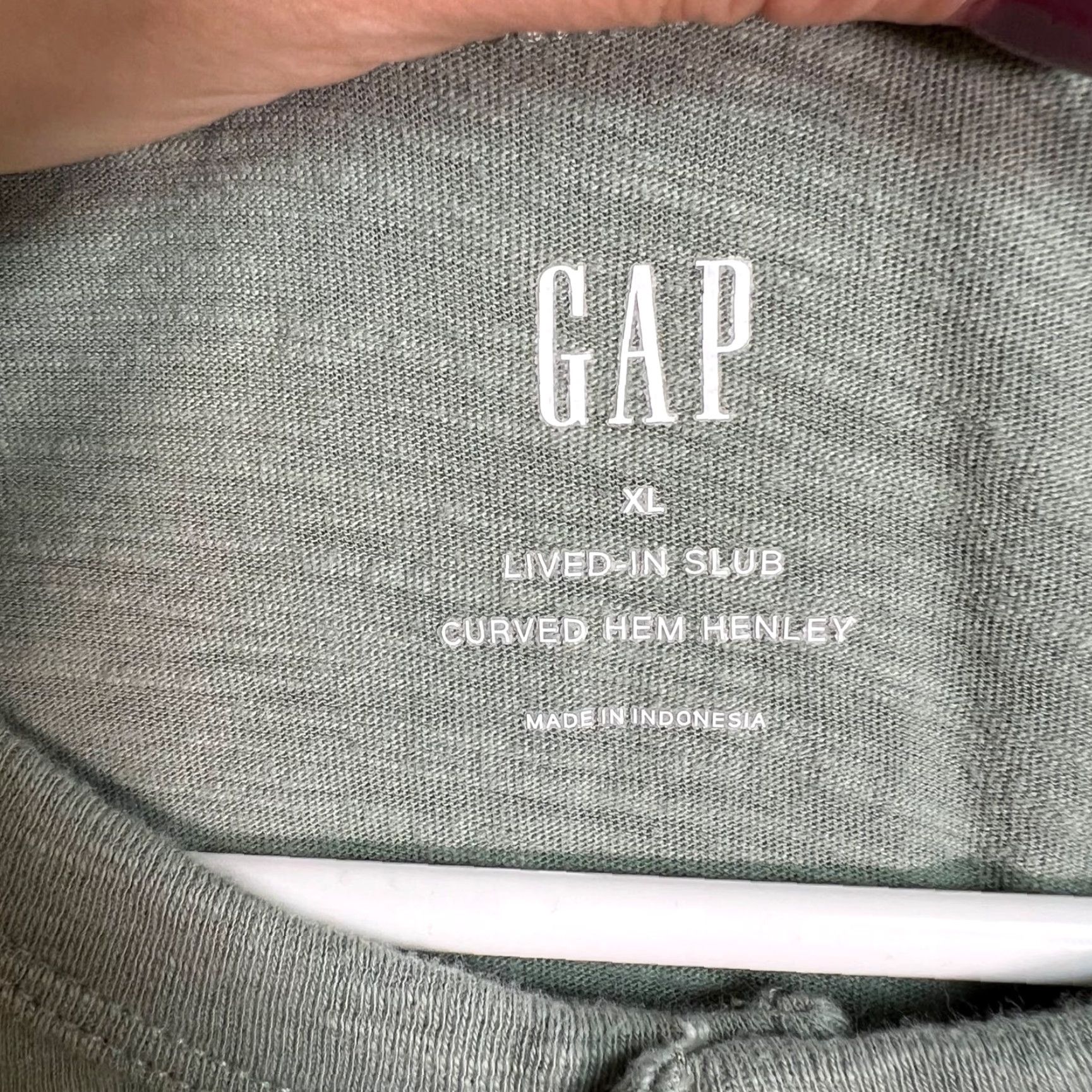 Gap Gap Mens XL Green Henley T-Shirt 100% Cotton Short Sleeve Slub Curved Hem Shirt VINTAGE? No, 2020-2029 Size US XL / EU 56 / 4 - 3 Thumbnail